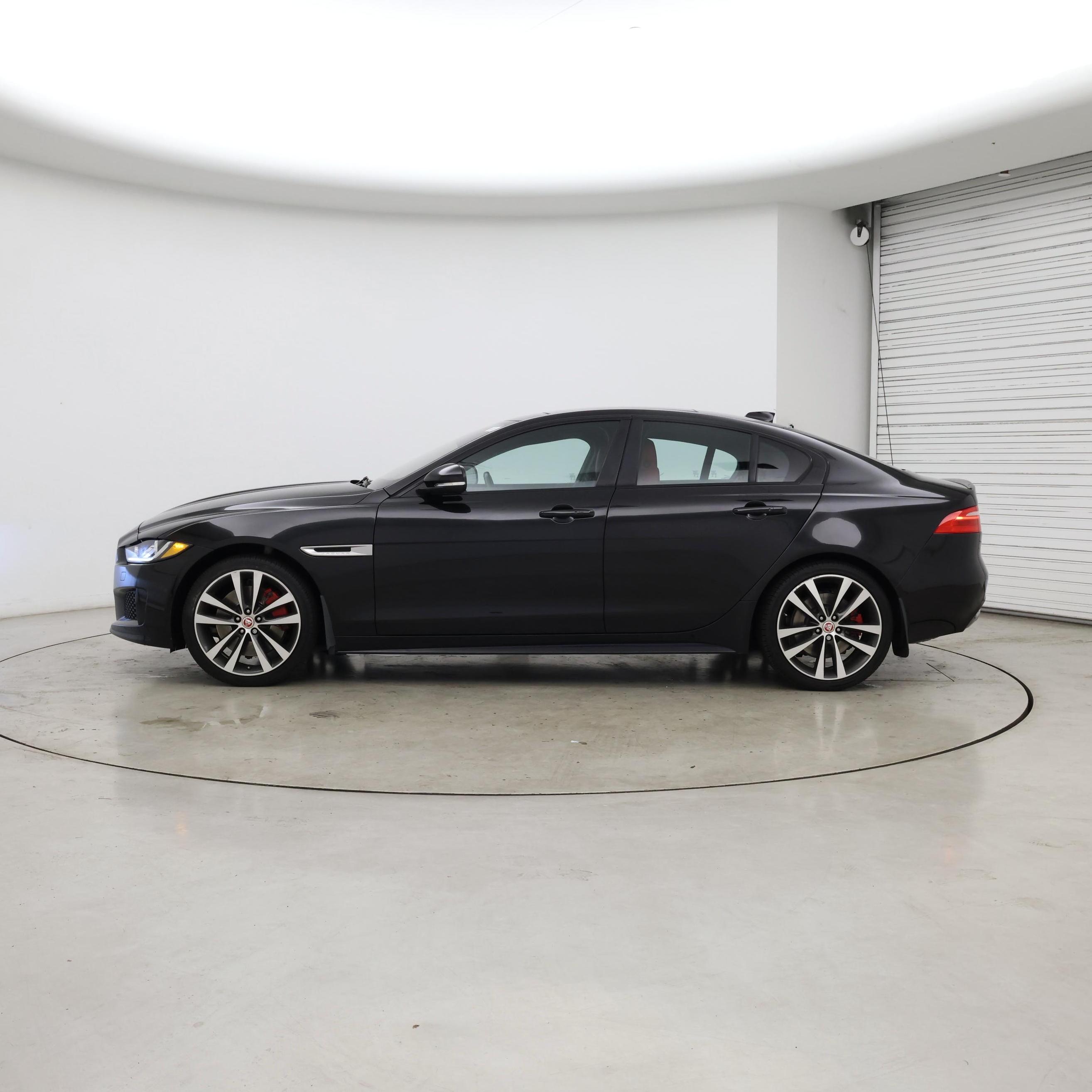 Thumbnail: 2018 Jaguar XE - 3