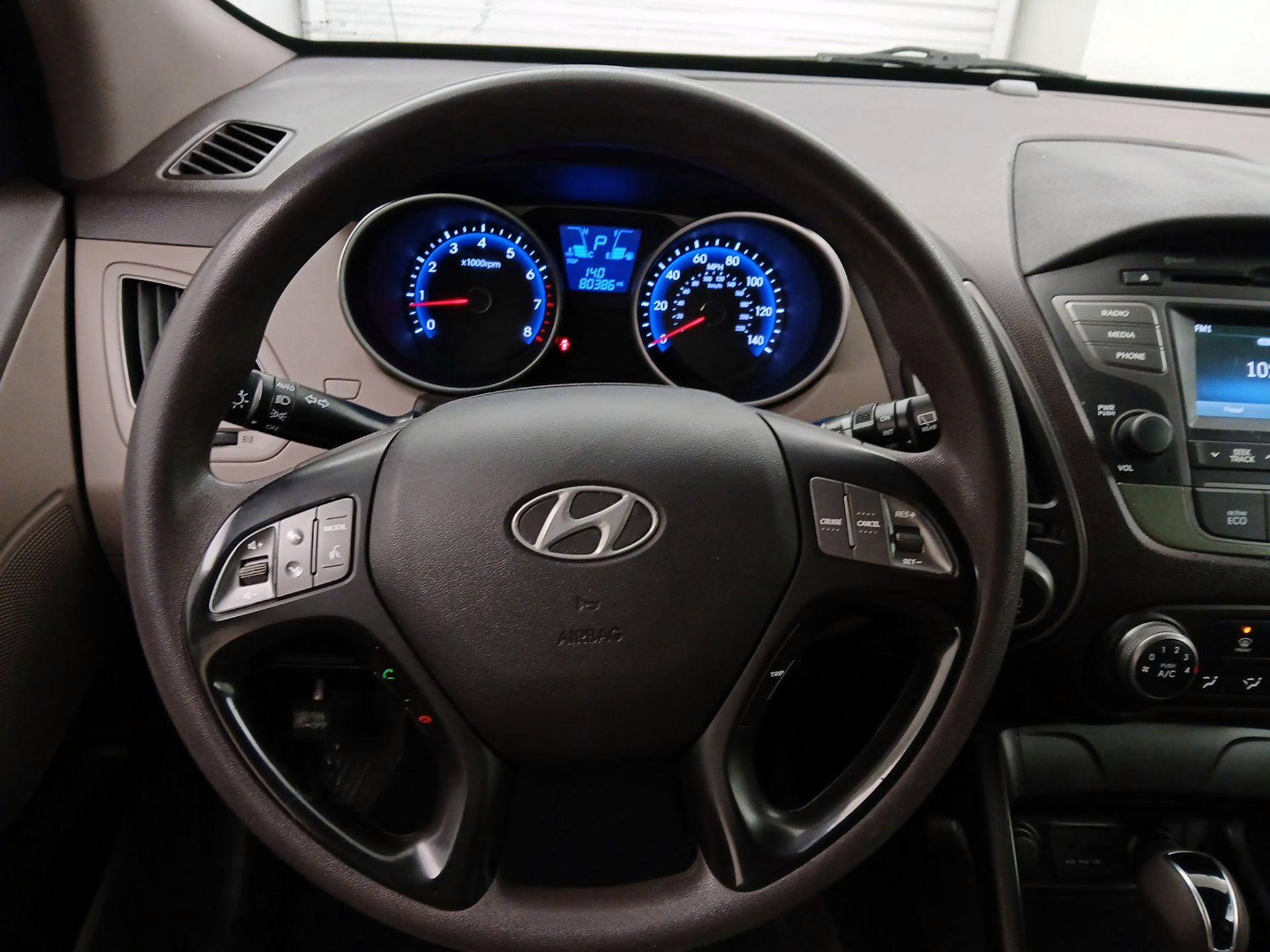 Thumbnail: 2015 Hyundai Tucson - 10