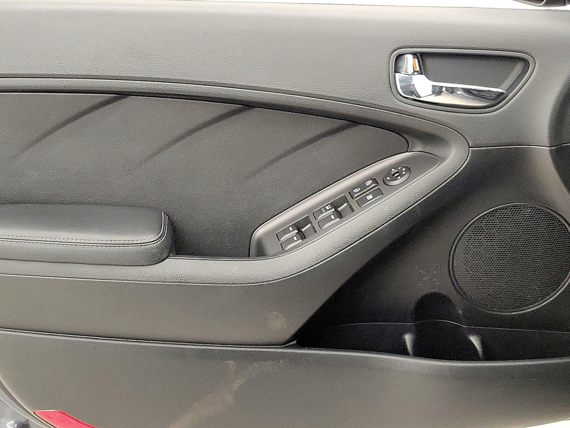 Thumbnail: 2016 Kia Forte - 12