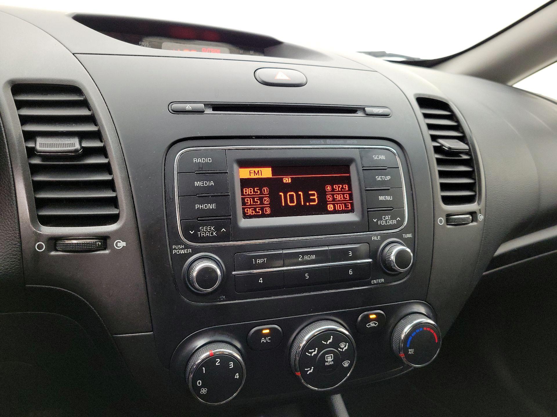 Thumbnail: 2016 Kia Forte - 14