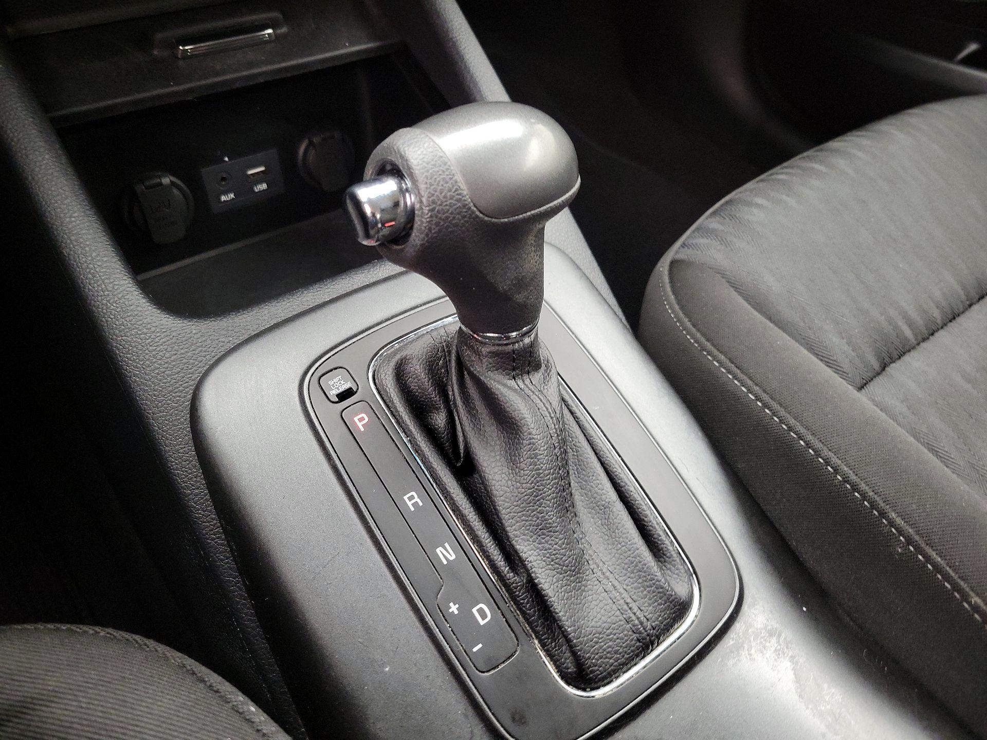 Thumbnail: 2016 Kia Forte - 16
