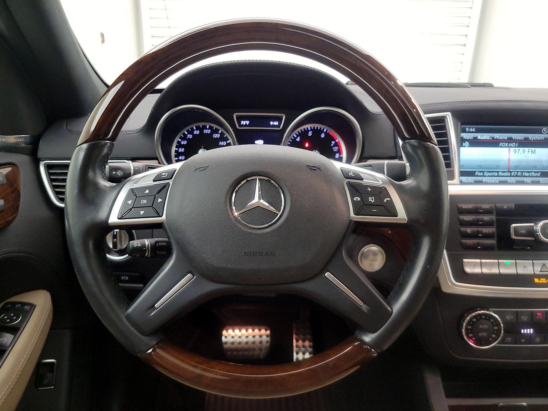 Thumbnail: 2015 Mercedes-Benz M-Class - 10