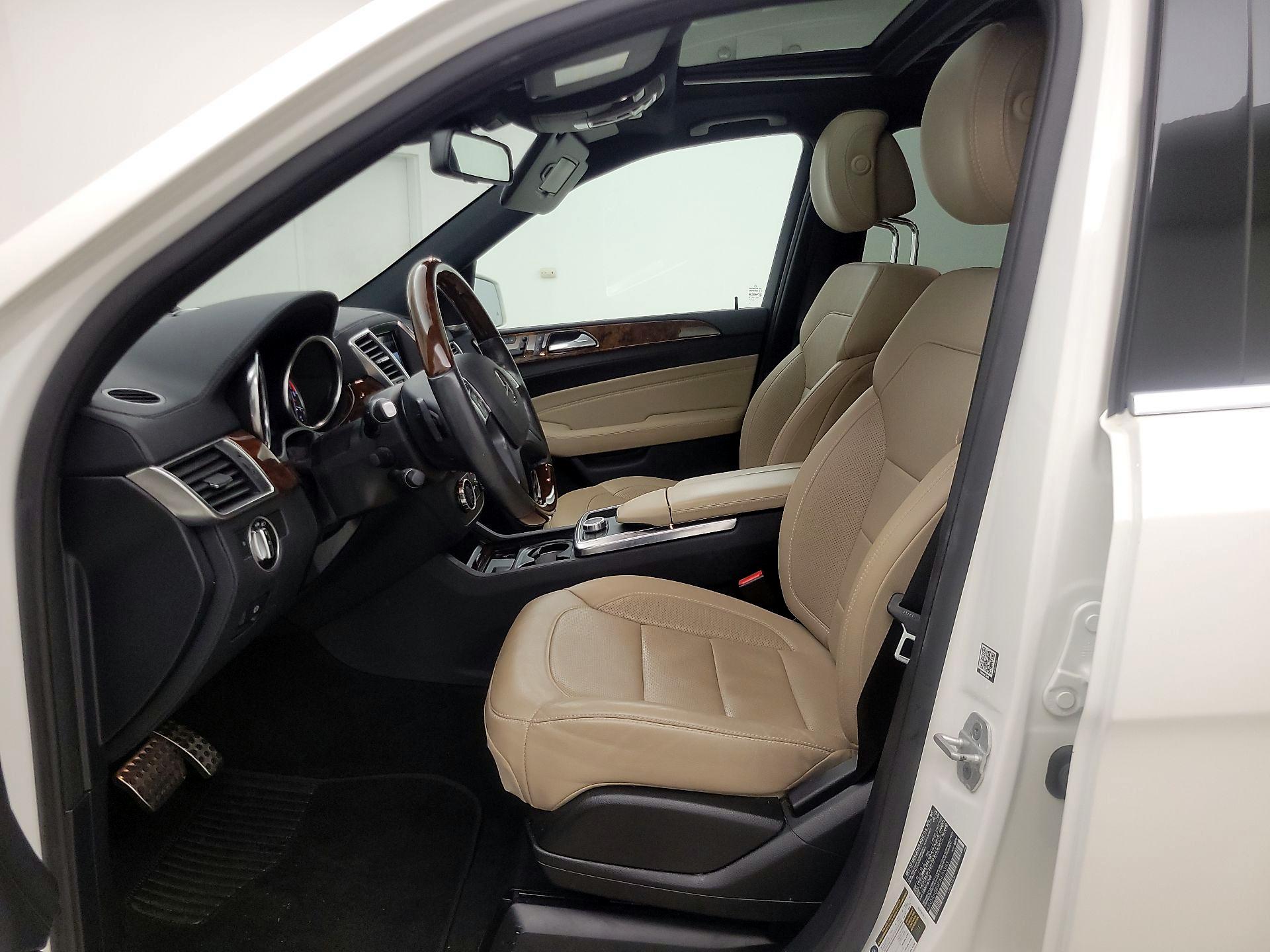 Thumbnail: 2015 Mercedes-Benz M-Class - 11