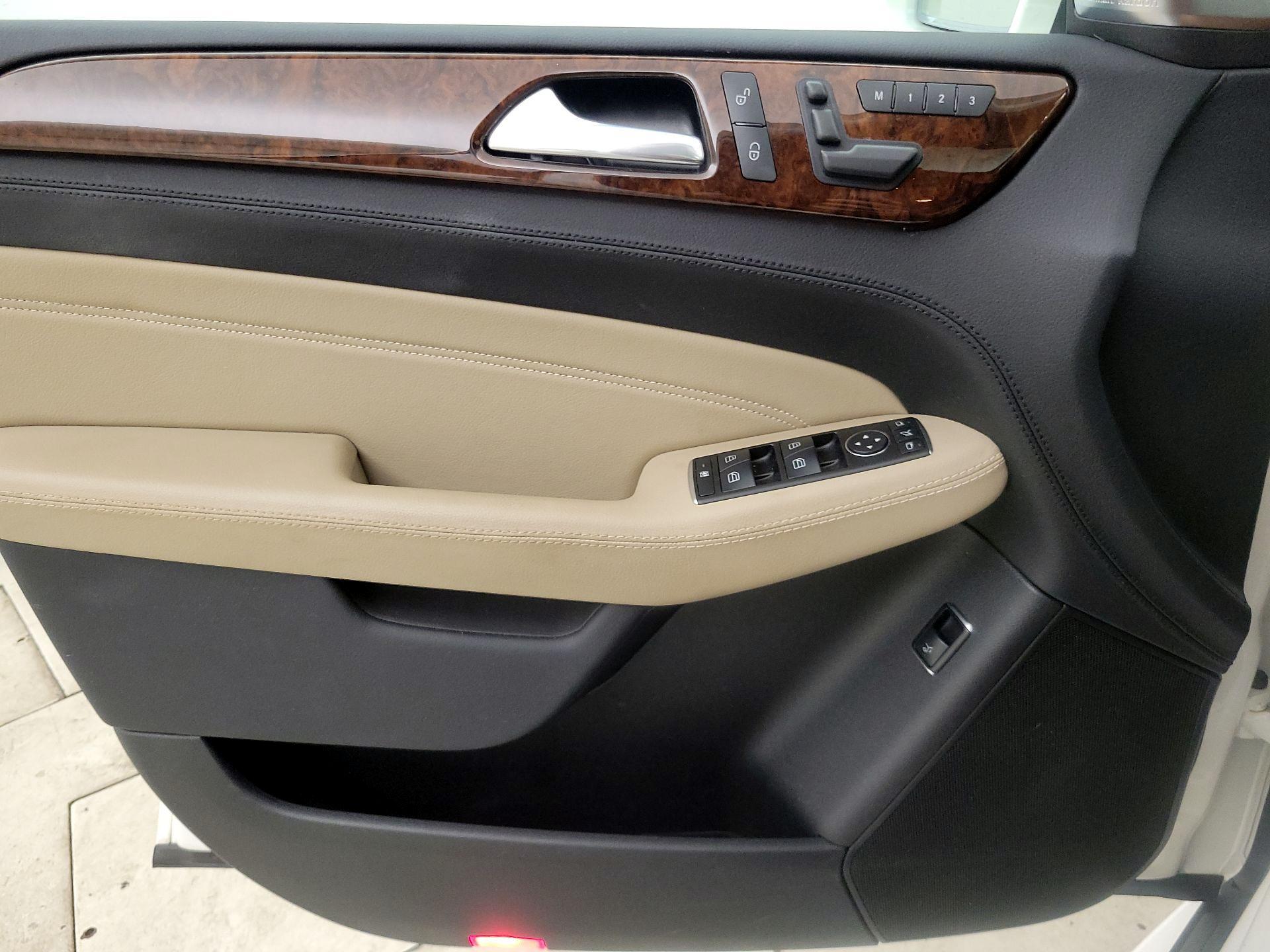 Thumbnail: 2015 Mercedes-Benz M-Class - 12