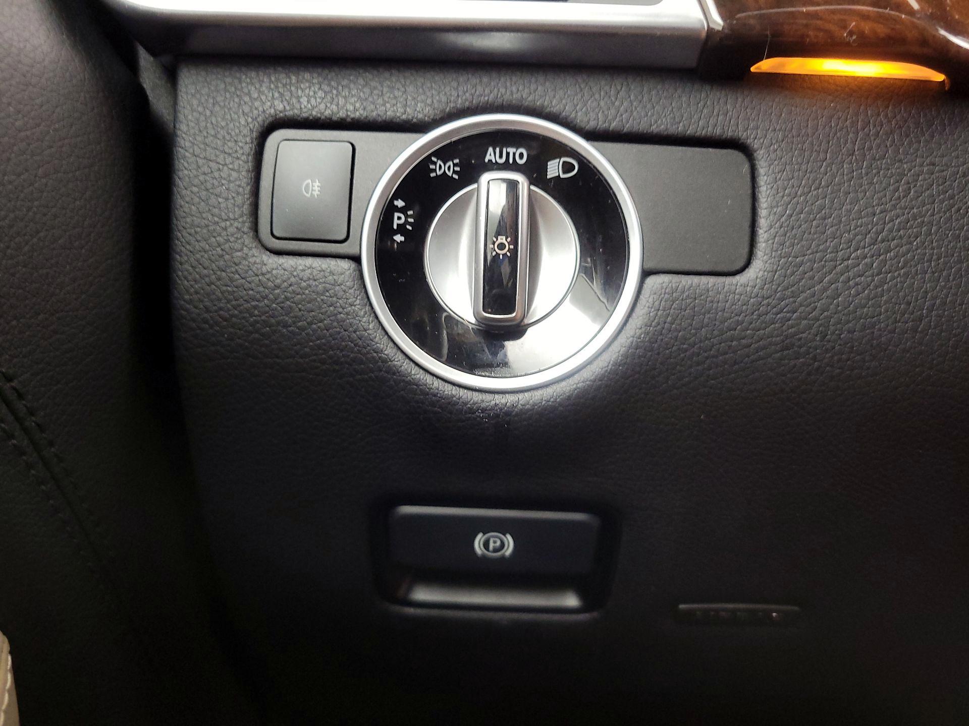 Thumbnail: 2015 Mercedes-Benz M-Class - 13