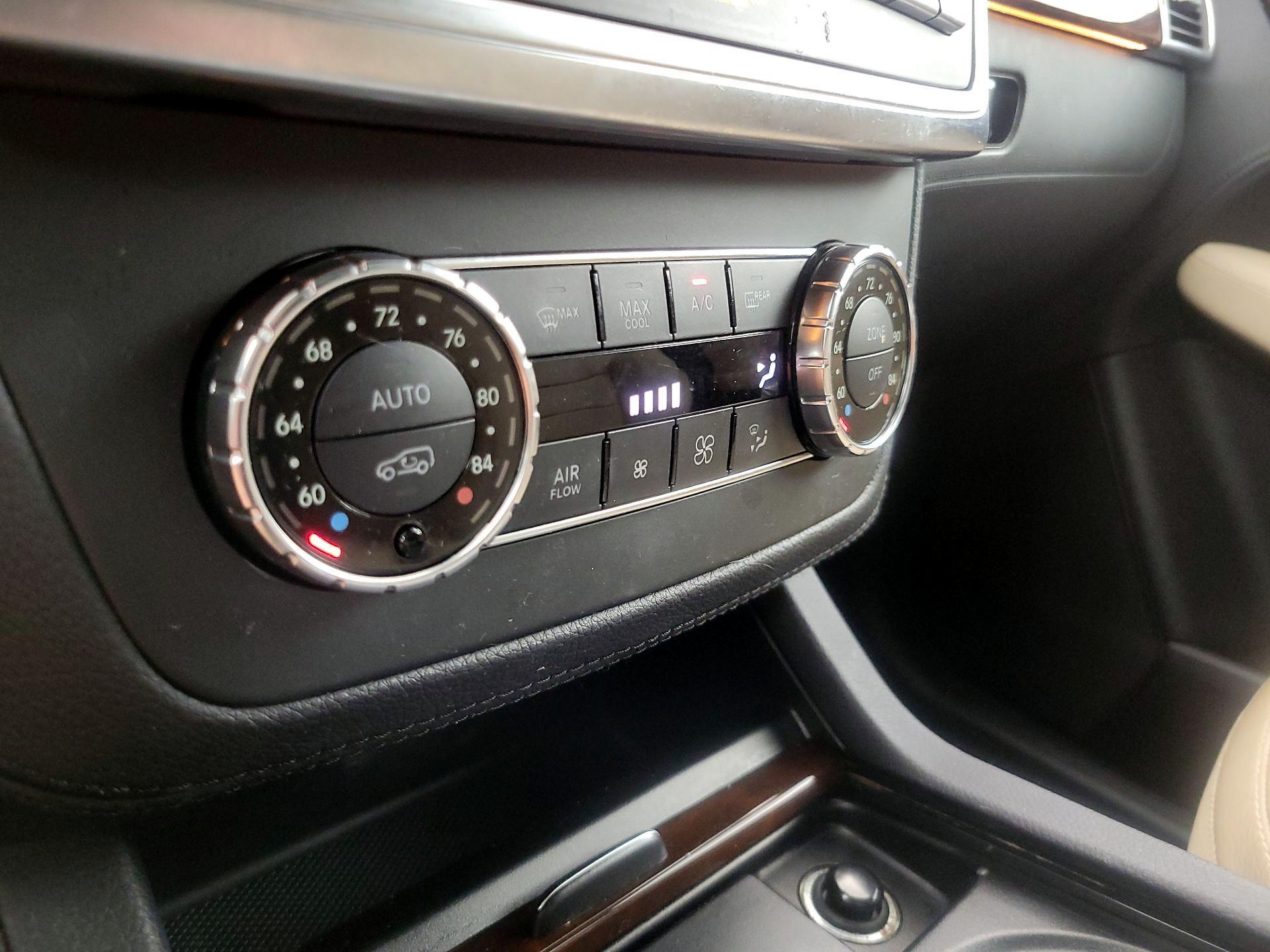 Thumbnail: 2015 Mercedes-Benz M-Class - 16