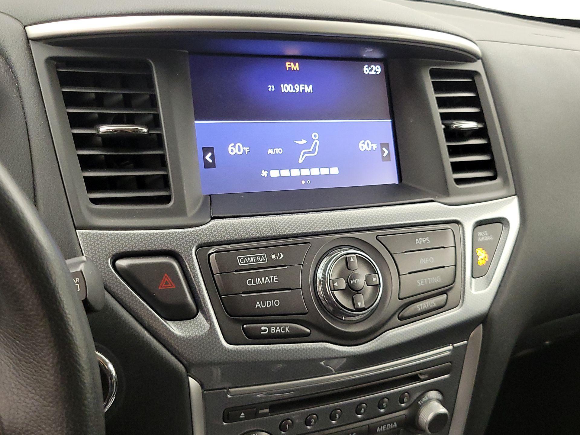 Thumbnail: 2017 Nissan Pathfinder - 16