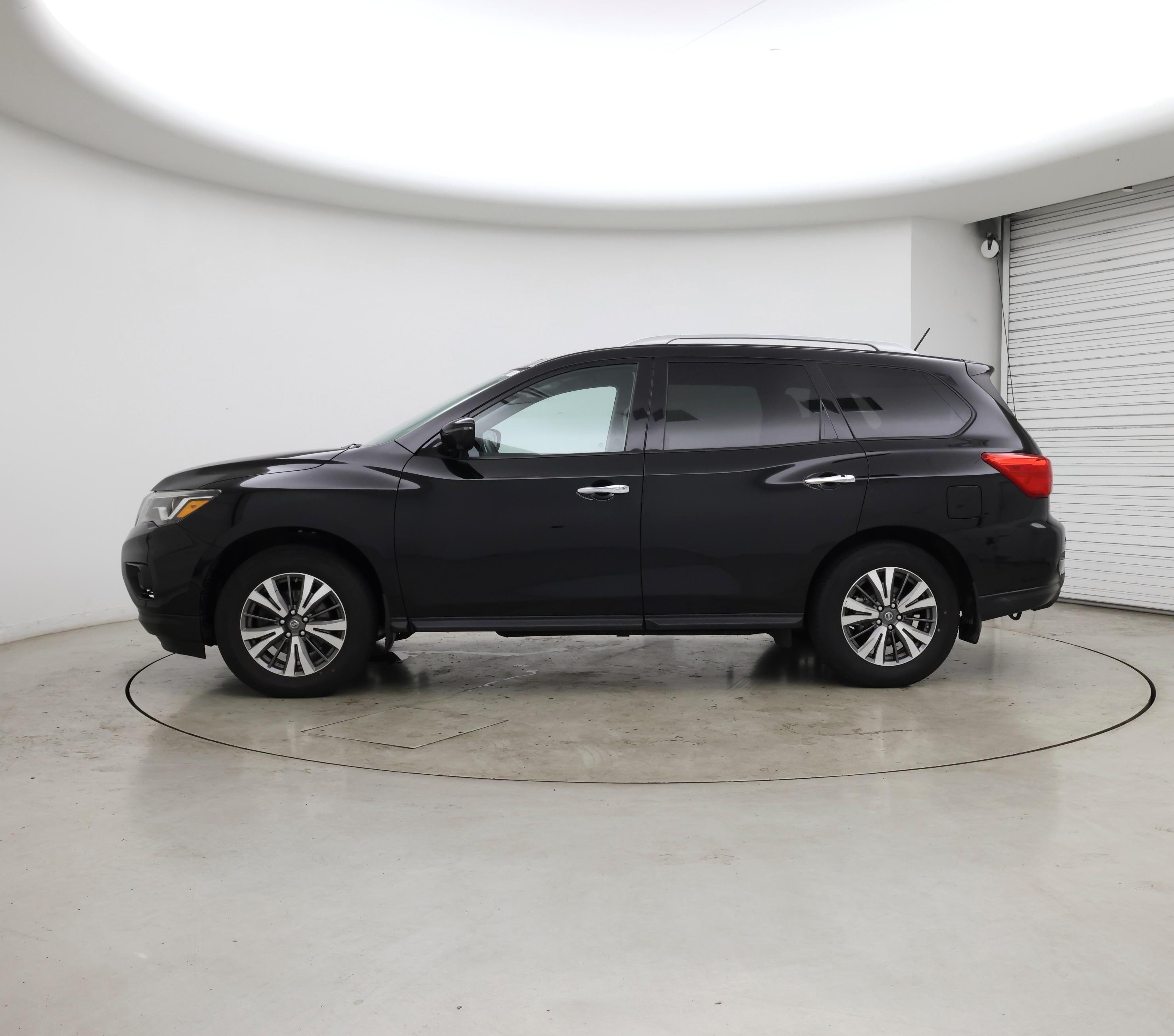 Thumbnail: 2017 Nissan Pathfinder - 3