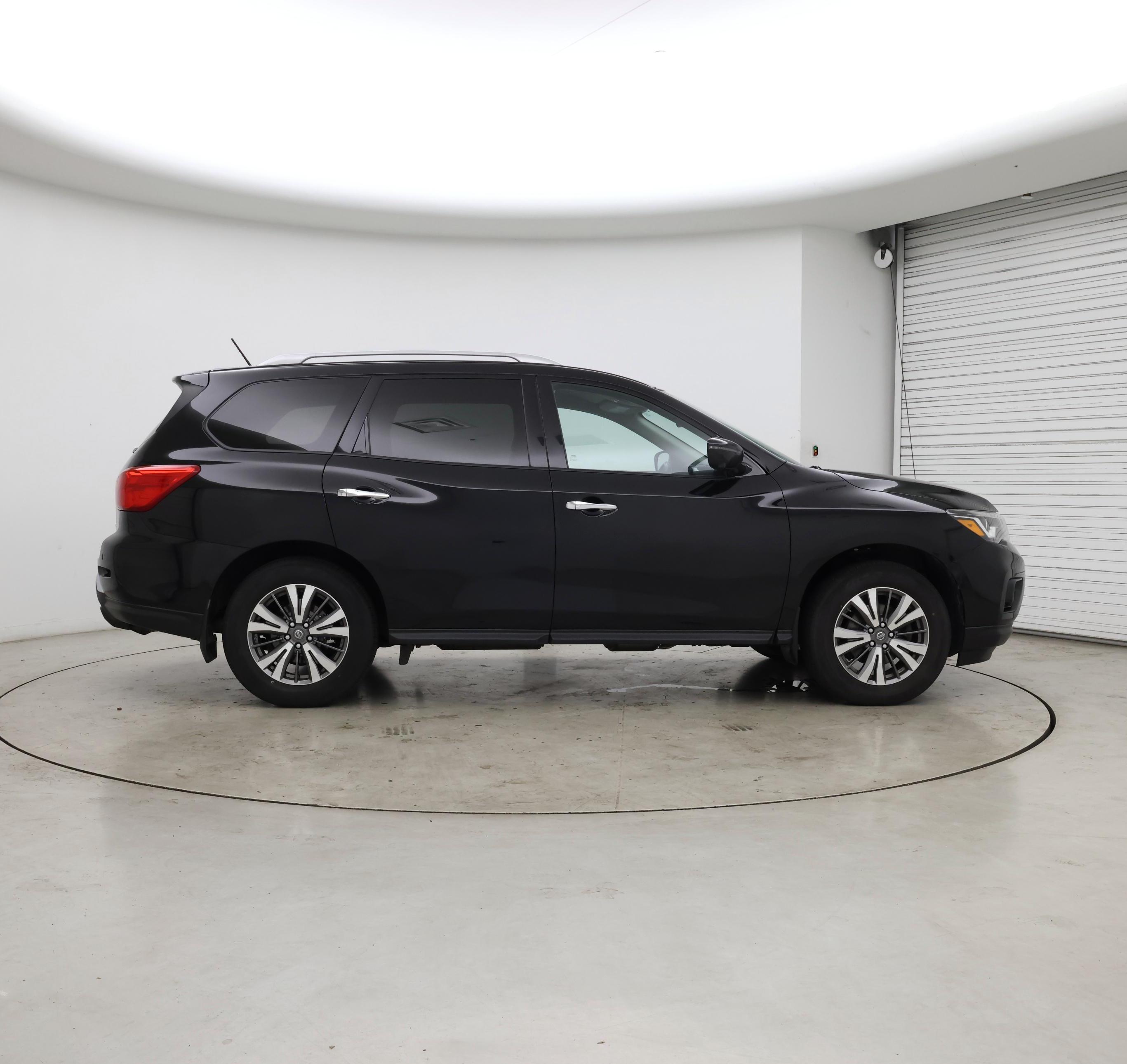 Thumbnail: 2017 Nissan Pathfinder - 7