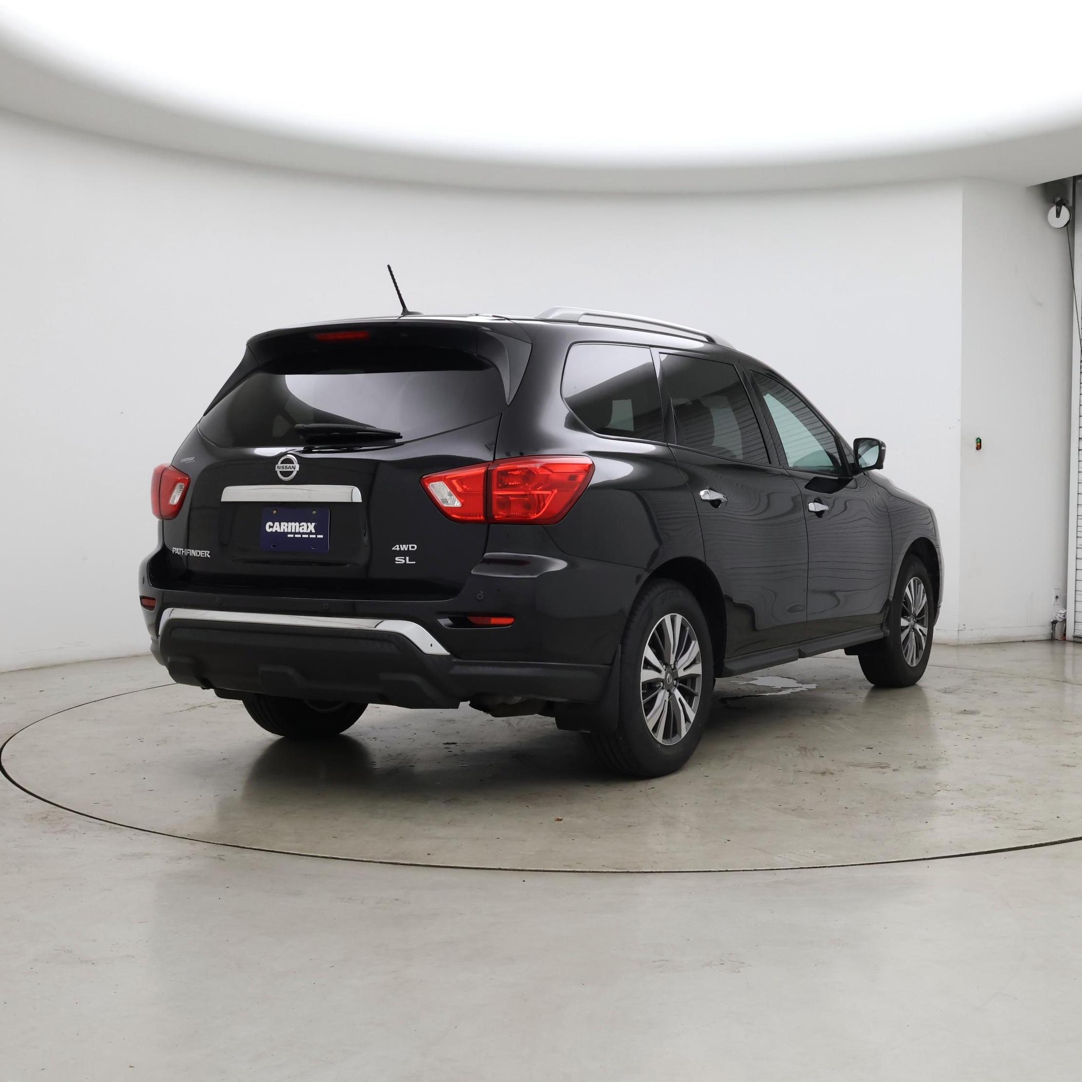 Thumbnail: 2017 Nissan Pathfinder - 8