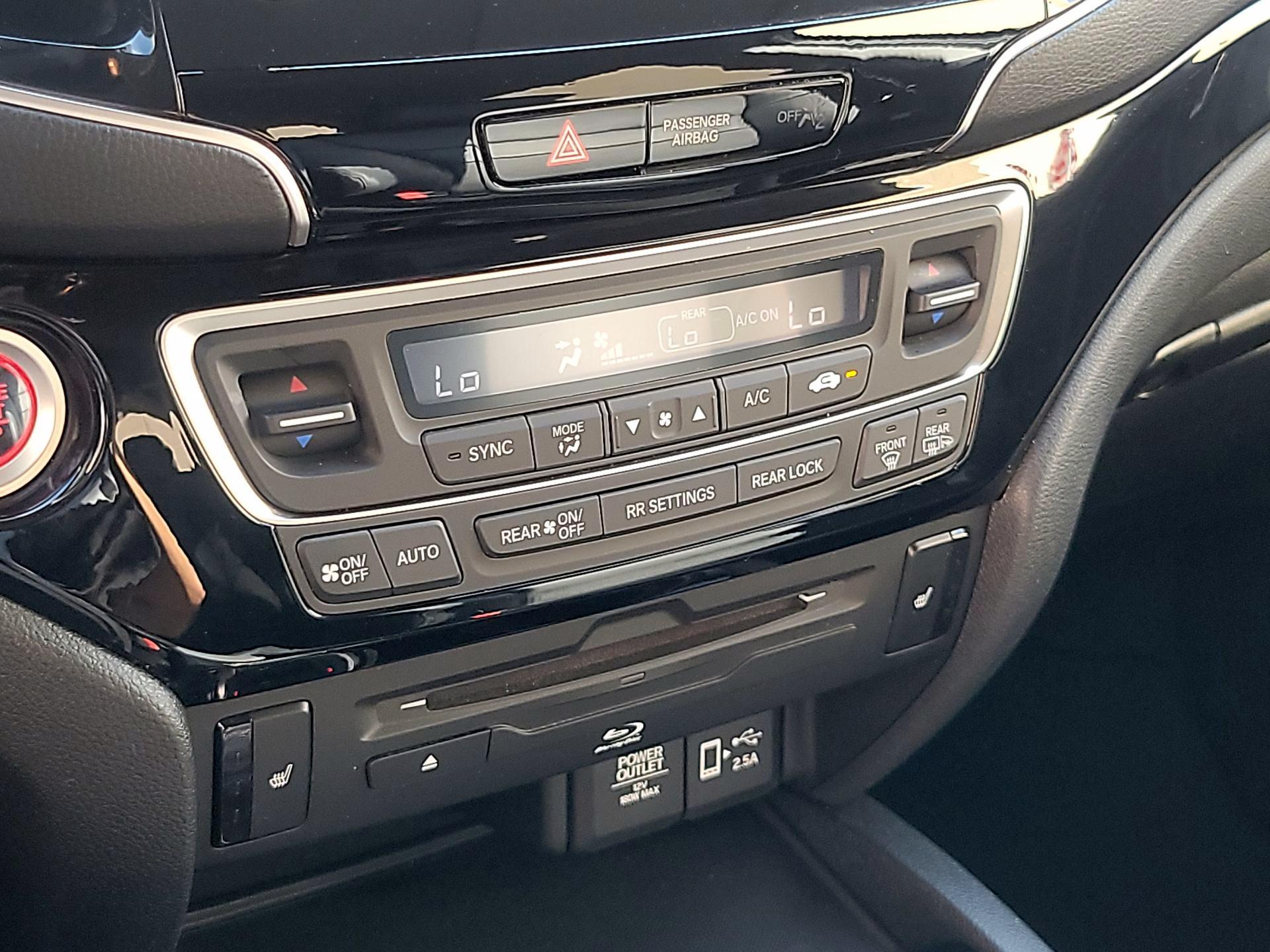 Thumbnail: 2019 Honda Pilot - 17