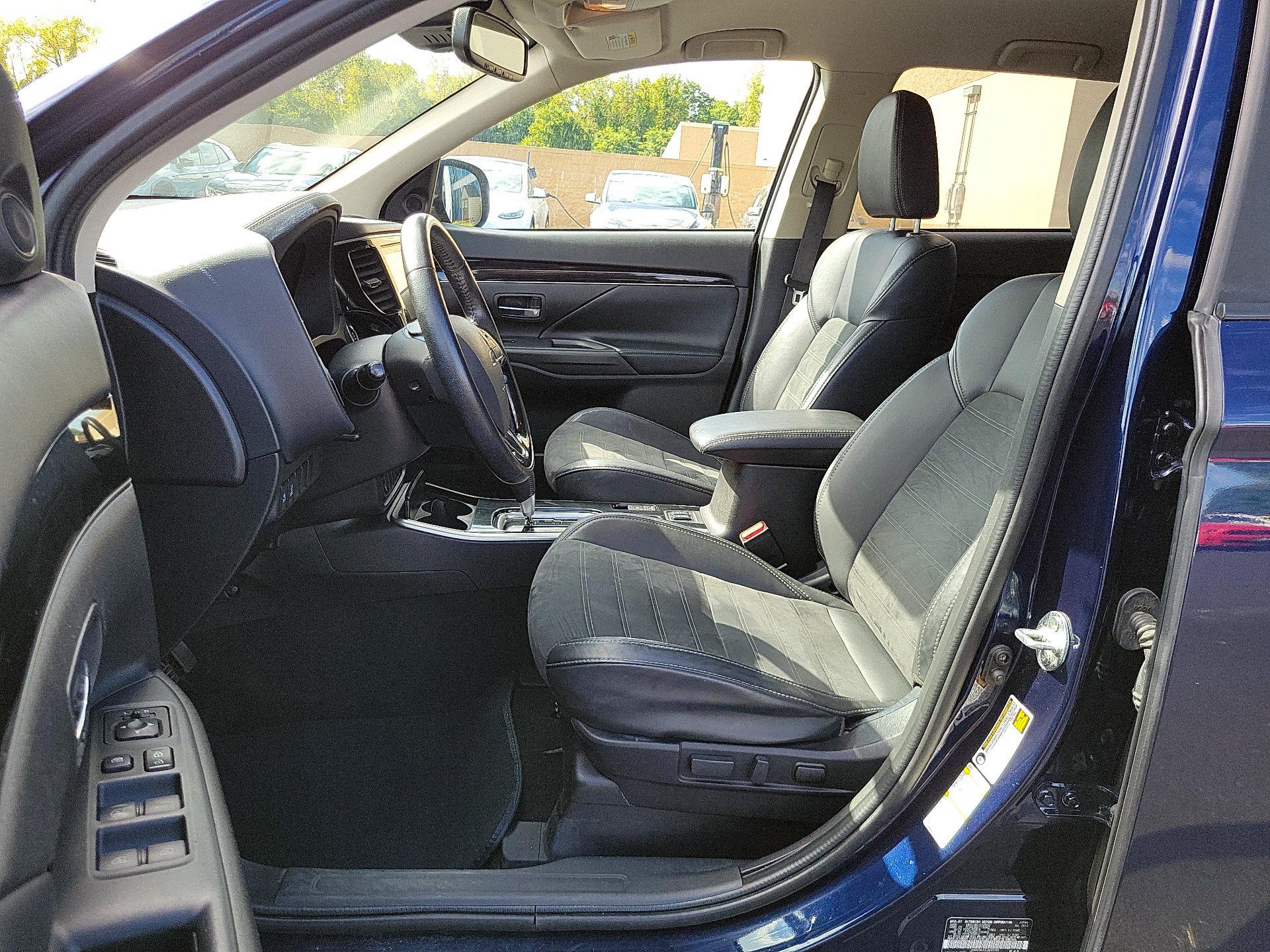 Thumbnail: 2020 Mitsubishi Outlander - 9