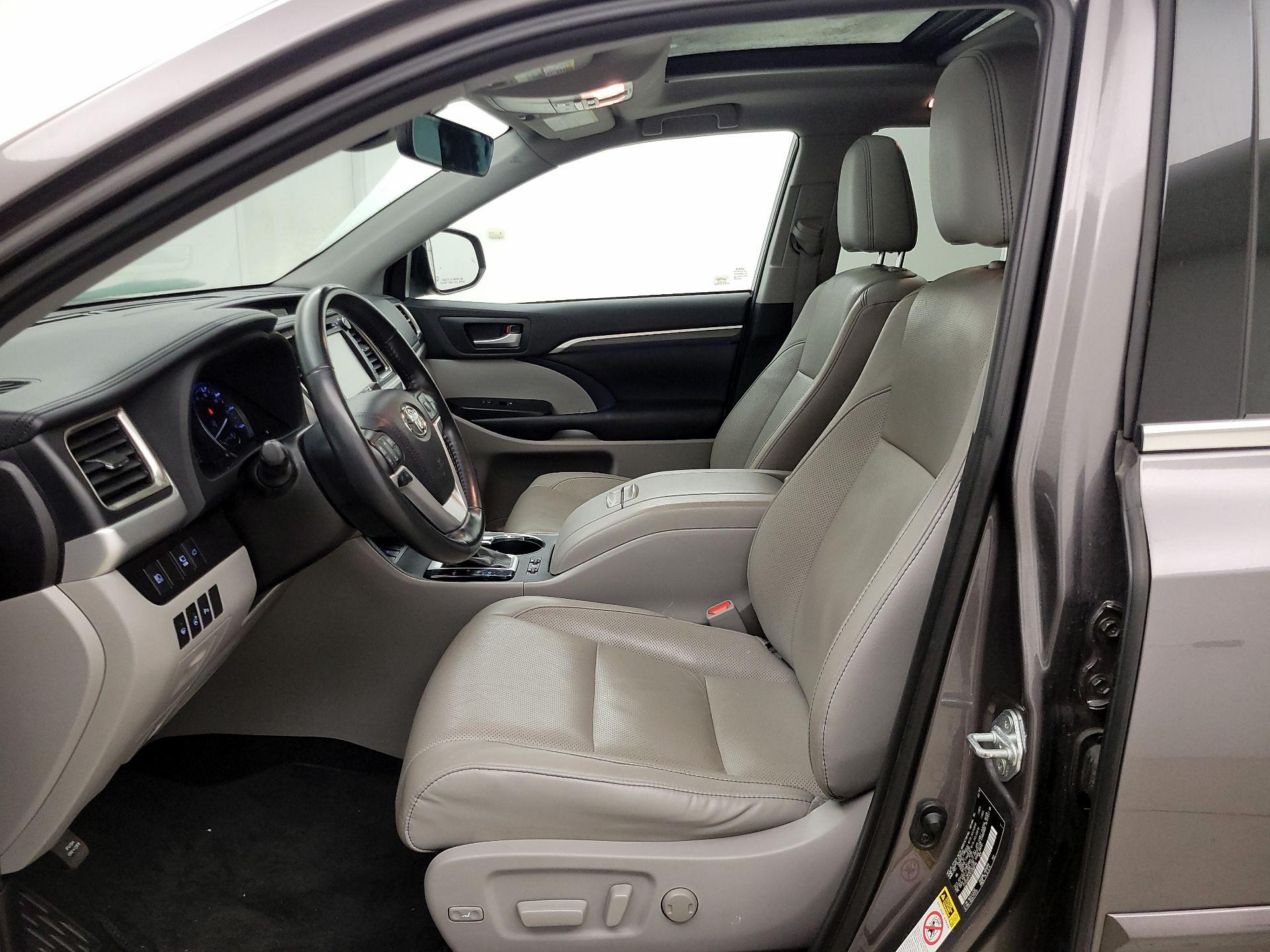 Thumbnail: 2019 Toyota Highlander - 11