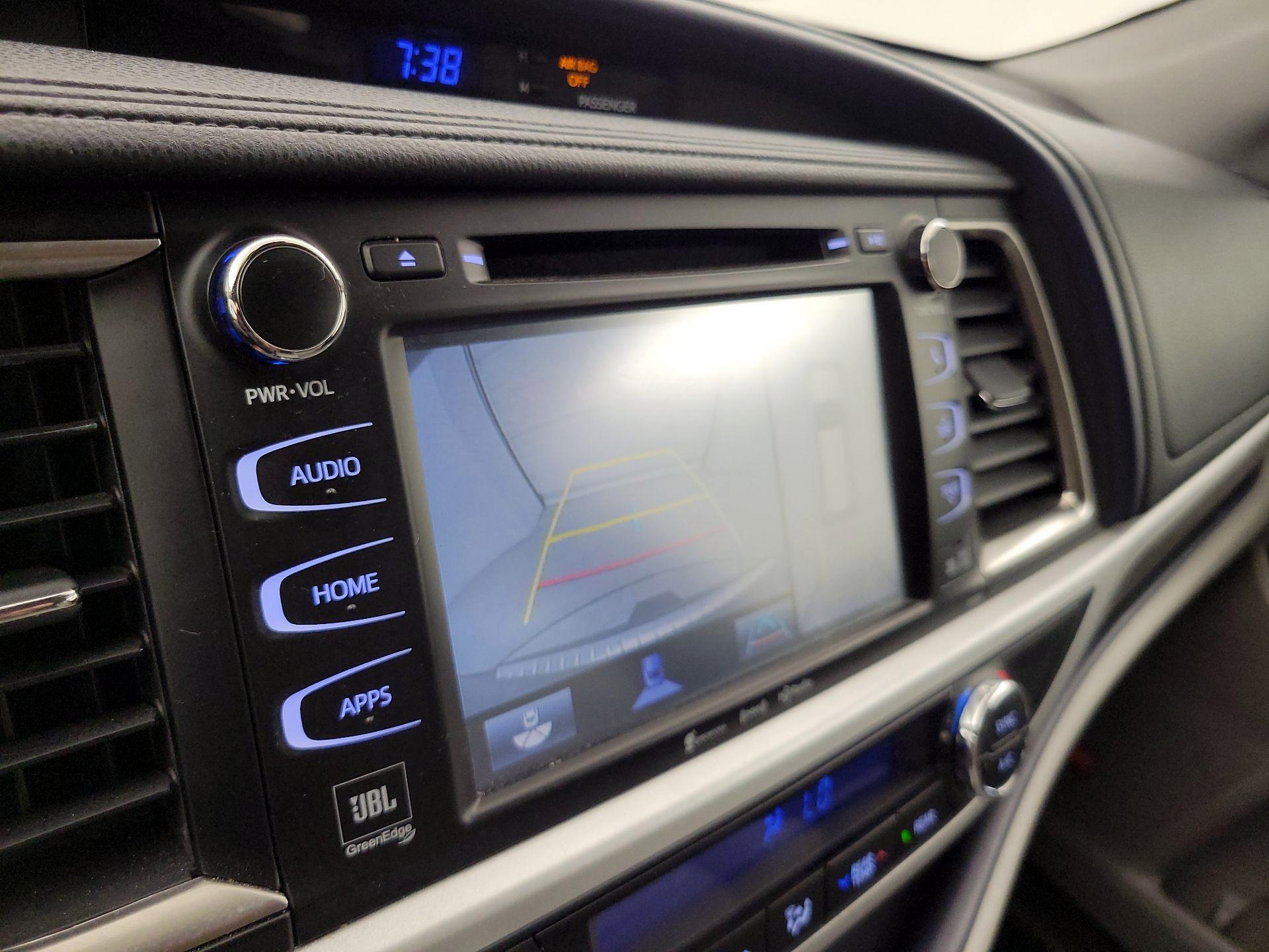 Thumbnail: 2019 Toyota Highlander - 14