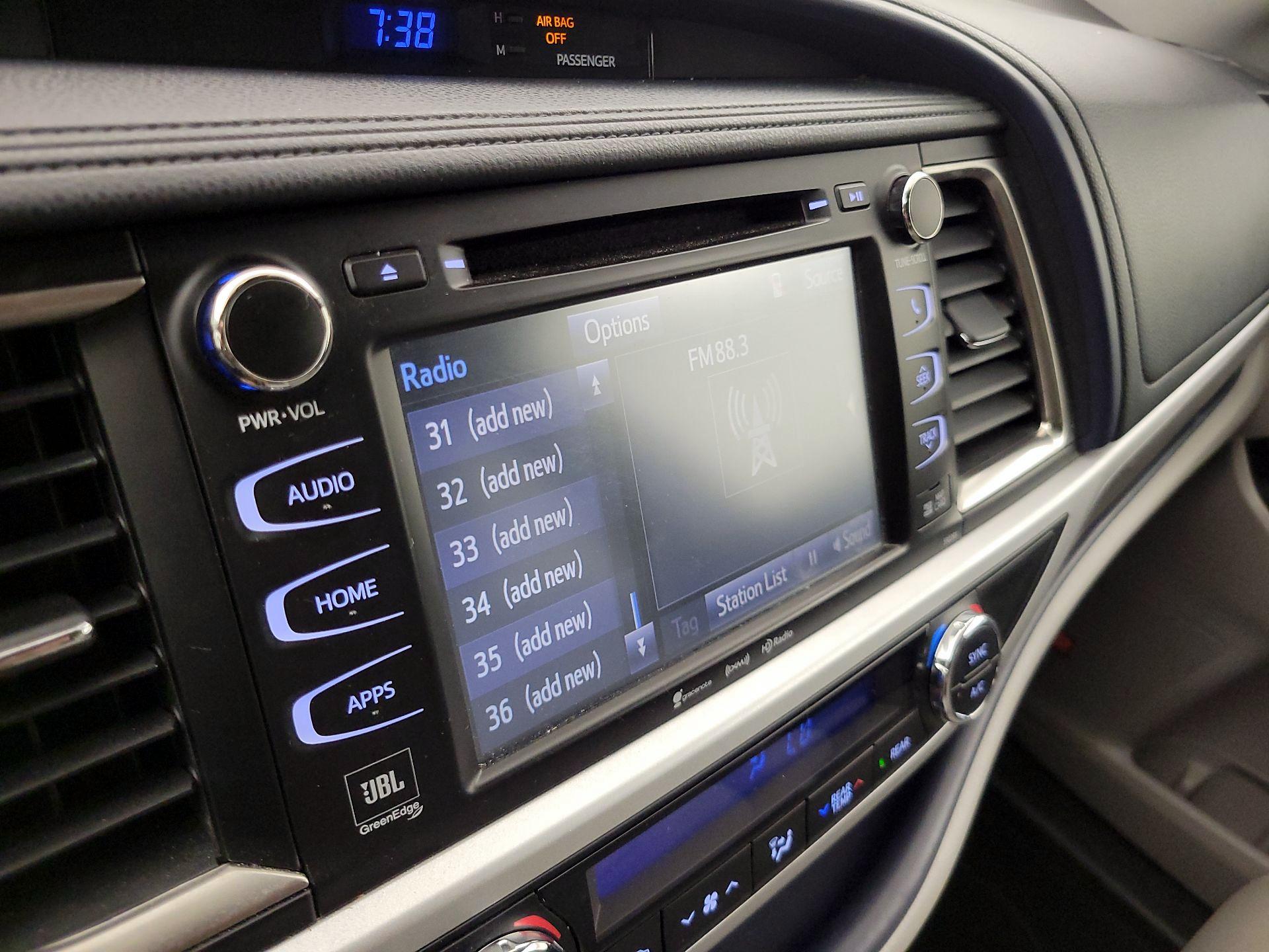 Thumbnail: 2019 Toyota Highlander - 15
