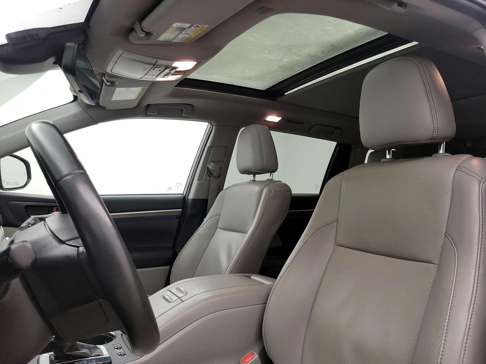 Thumbnail: 2019 Toyota Highlander - 19