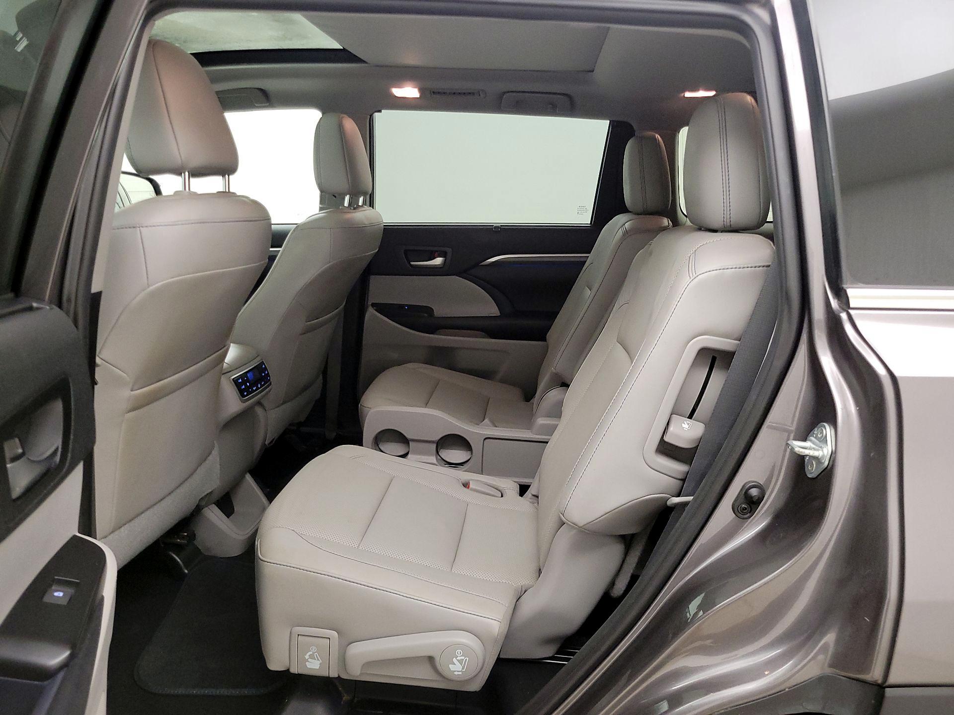Thumbnail: 2019 Toyota Highlander - 20