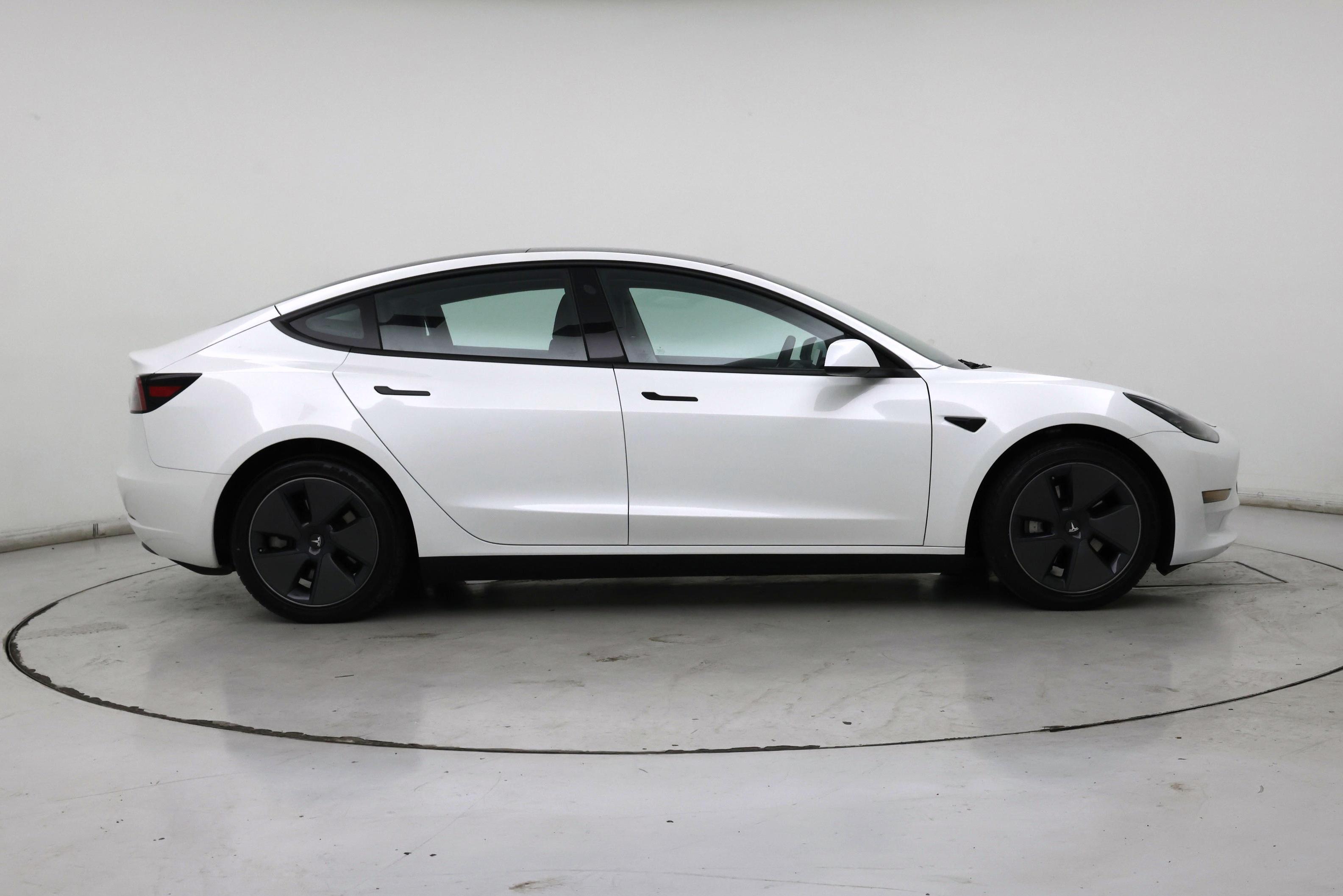 Thumbnail: 2023 Tesla Model 3 - 7