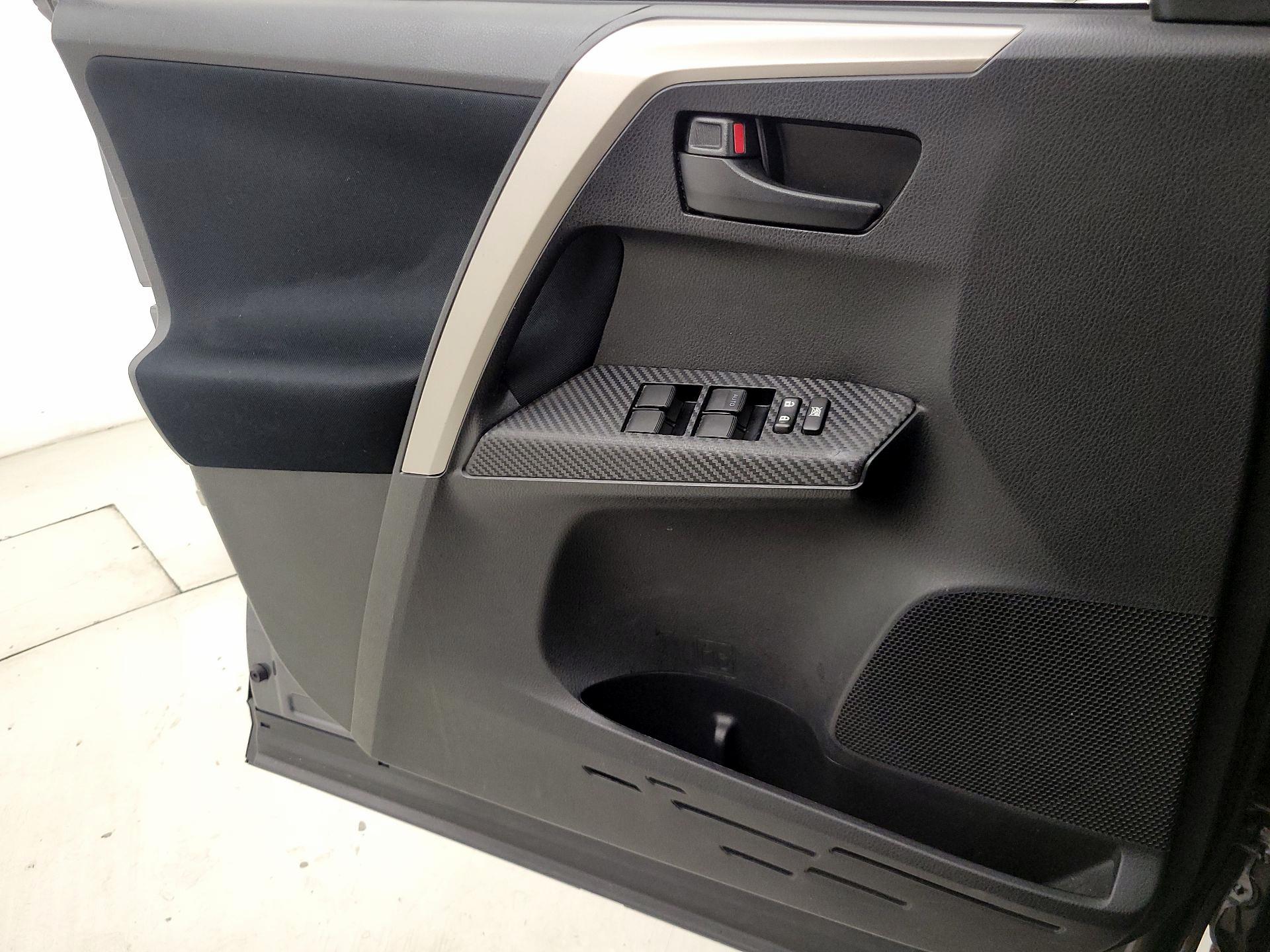 Thumbnail: 2015 Toyota RAV4 - 12