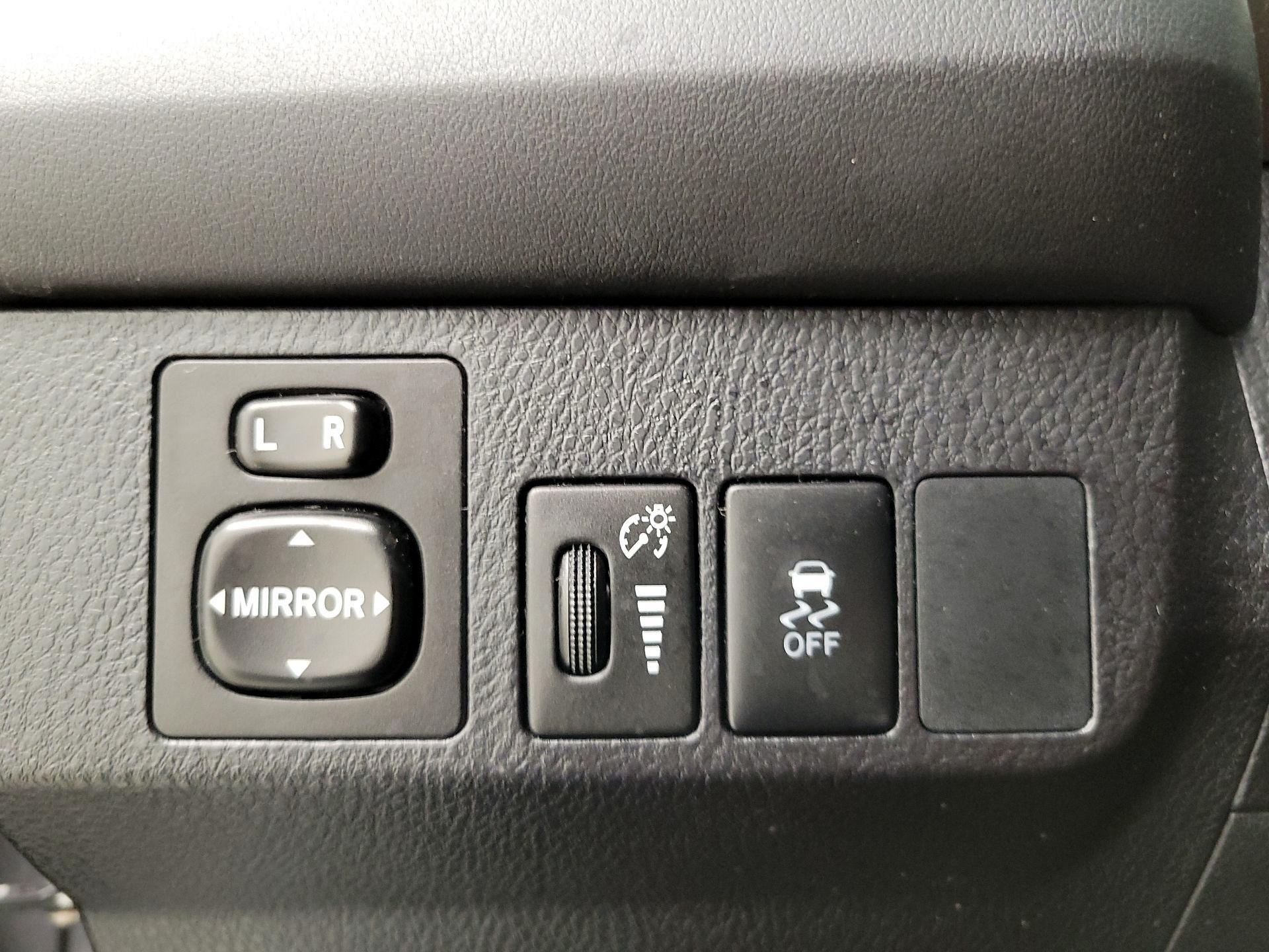Thumbnail: 2015 Toyota RAV4 - 13