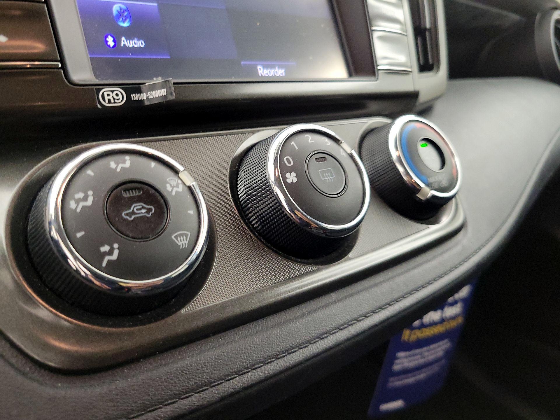 Thumbnail: 2015 Toyota RAV4 - 16