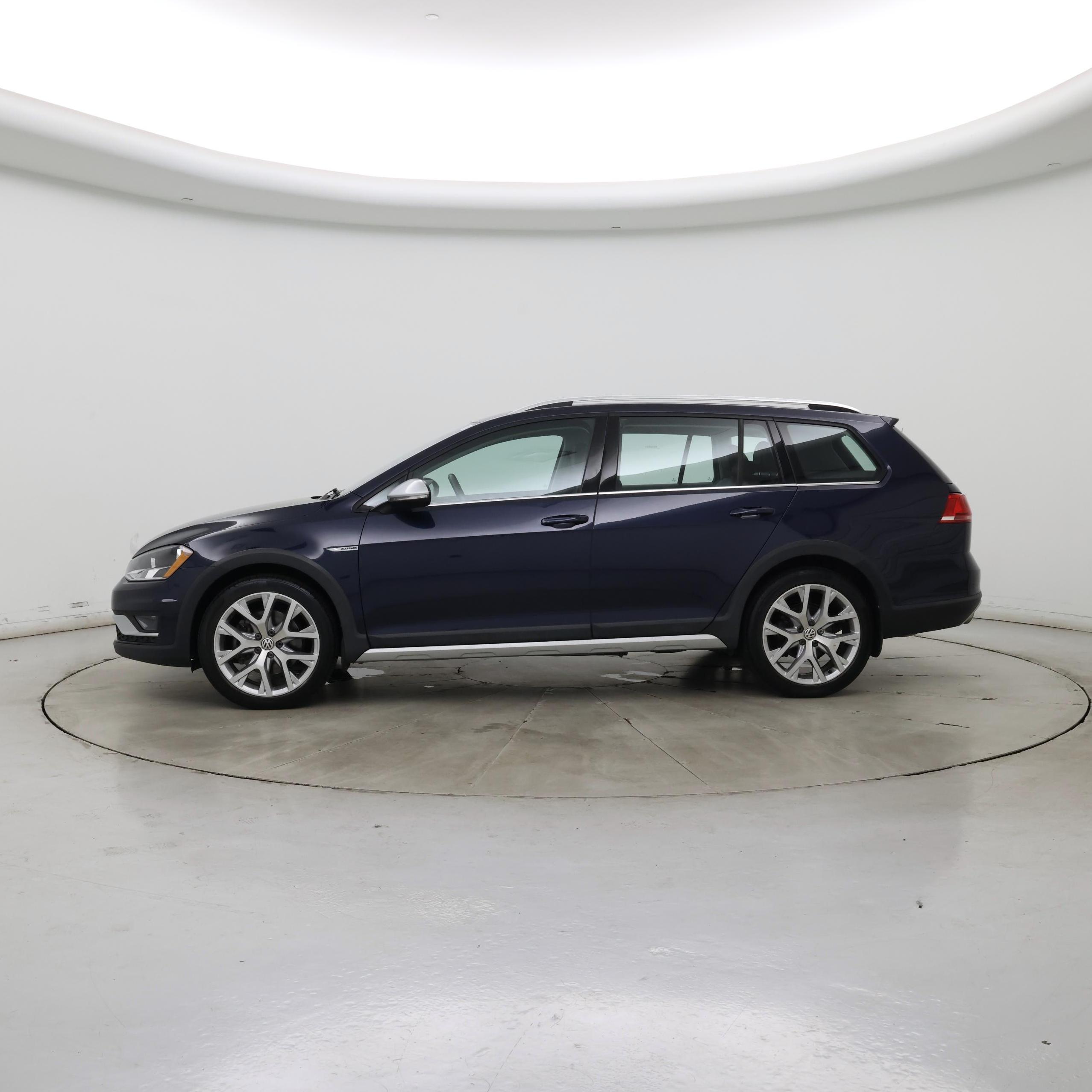 Thumbnail: 2017 Volkswagen Golf - 3