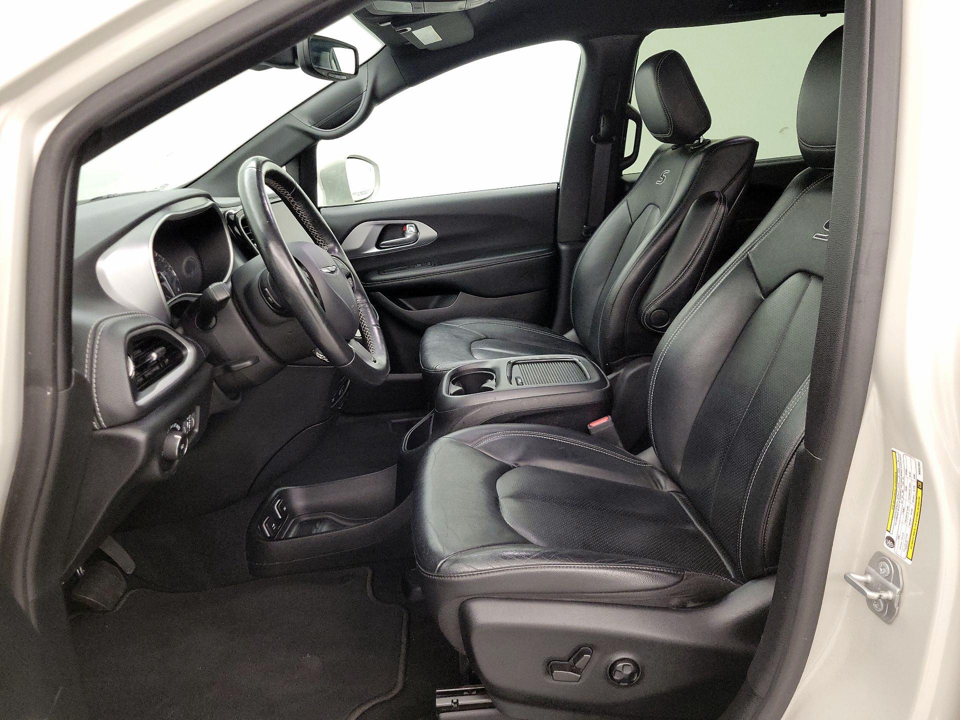 Thumbnail: 2021 Chrysler Pacifica - 11