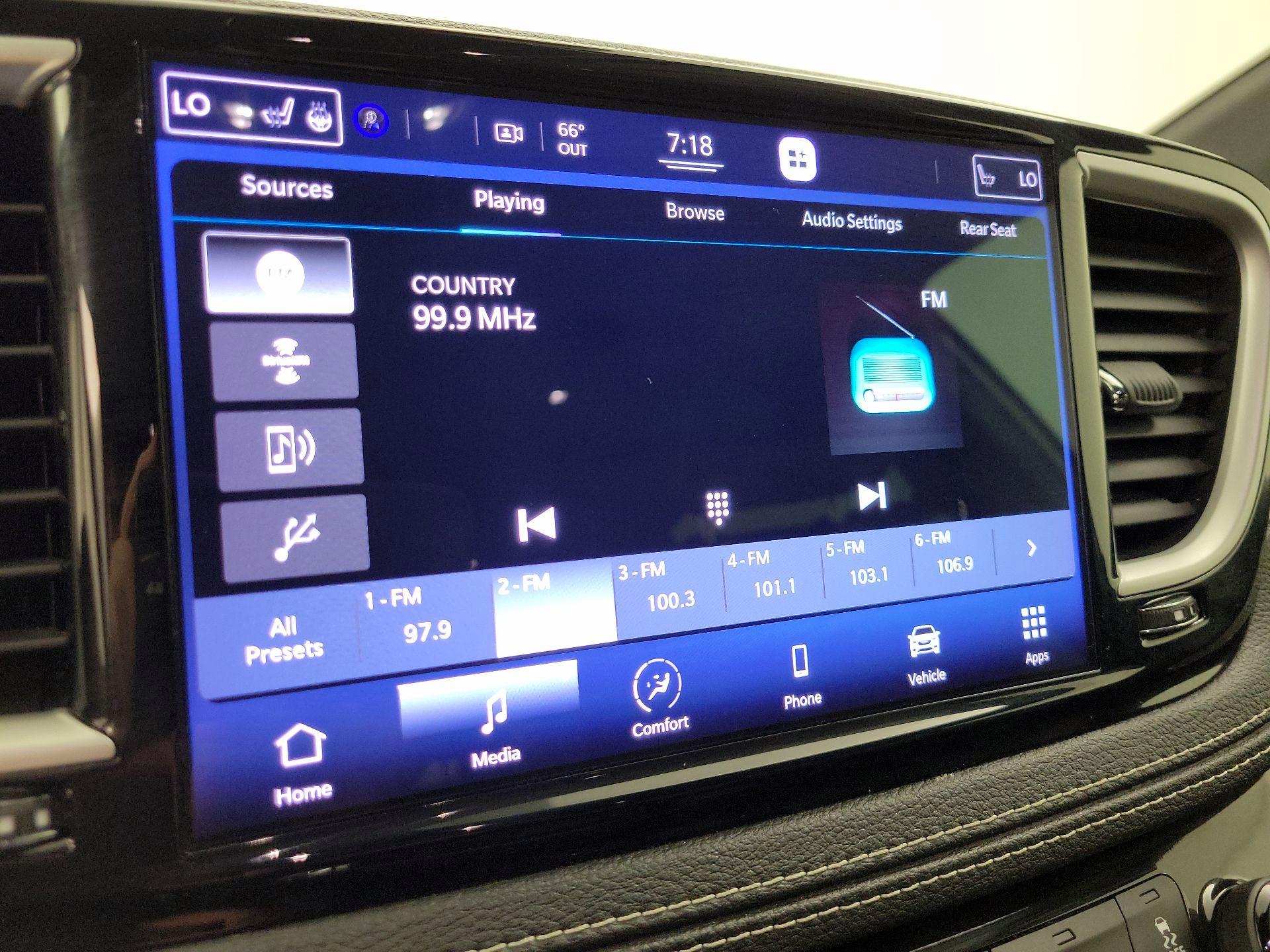 Thumbnail: 2021 Chrysler Pacifica - 15