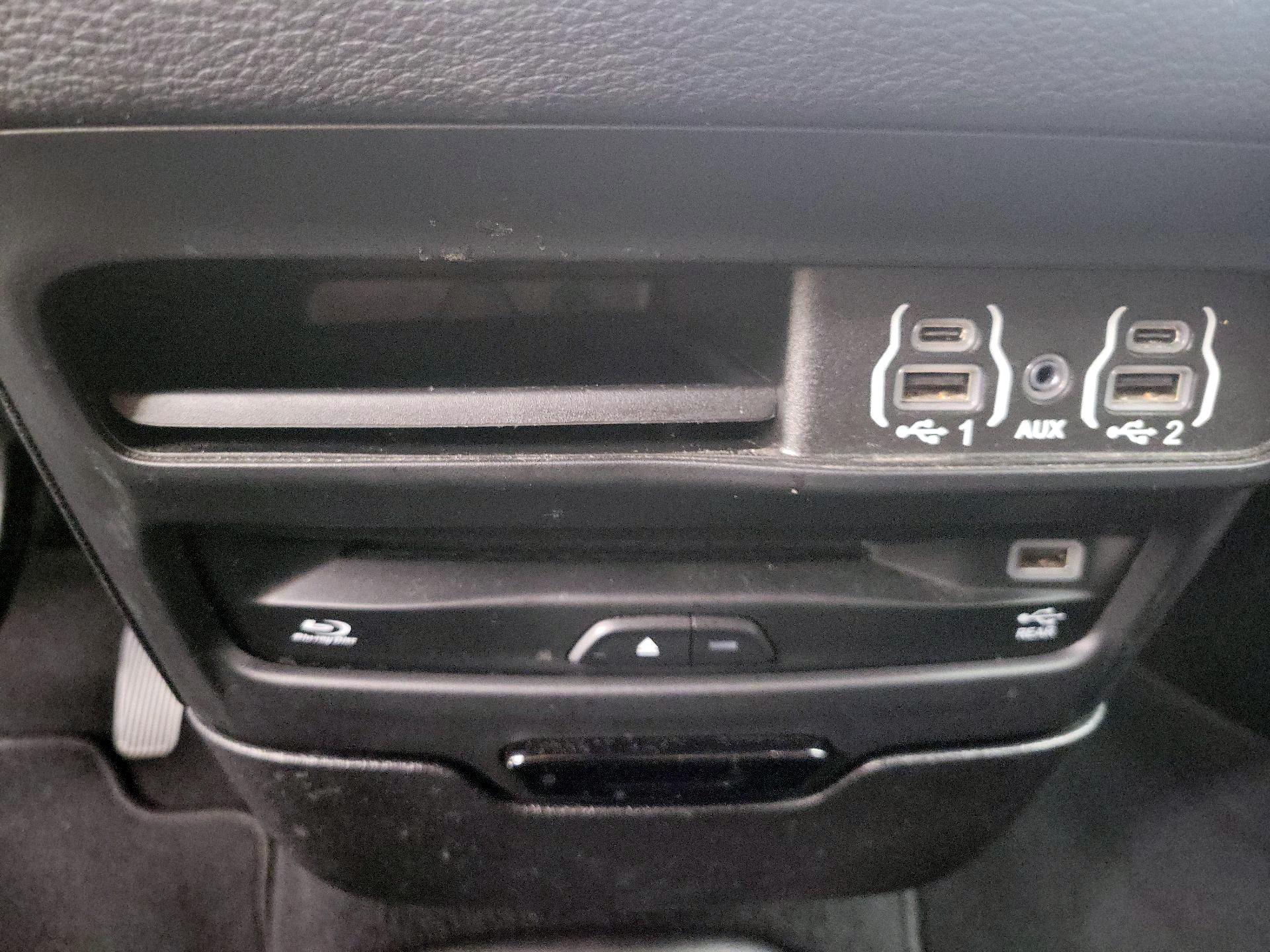 Thumbnail: 2021 Chrysler Pacifica - 18