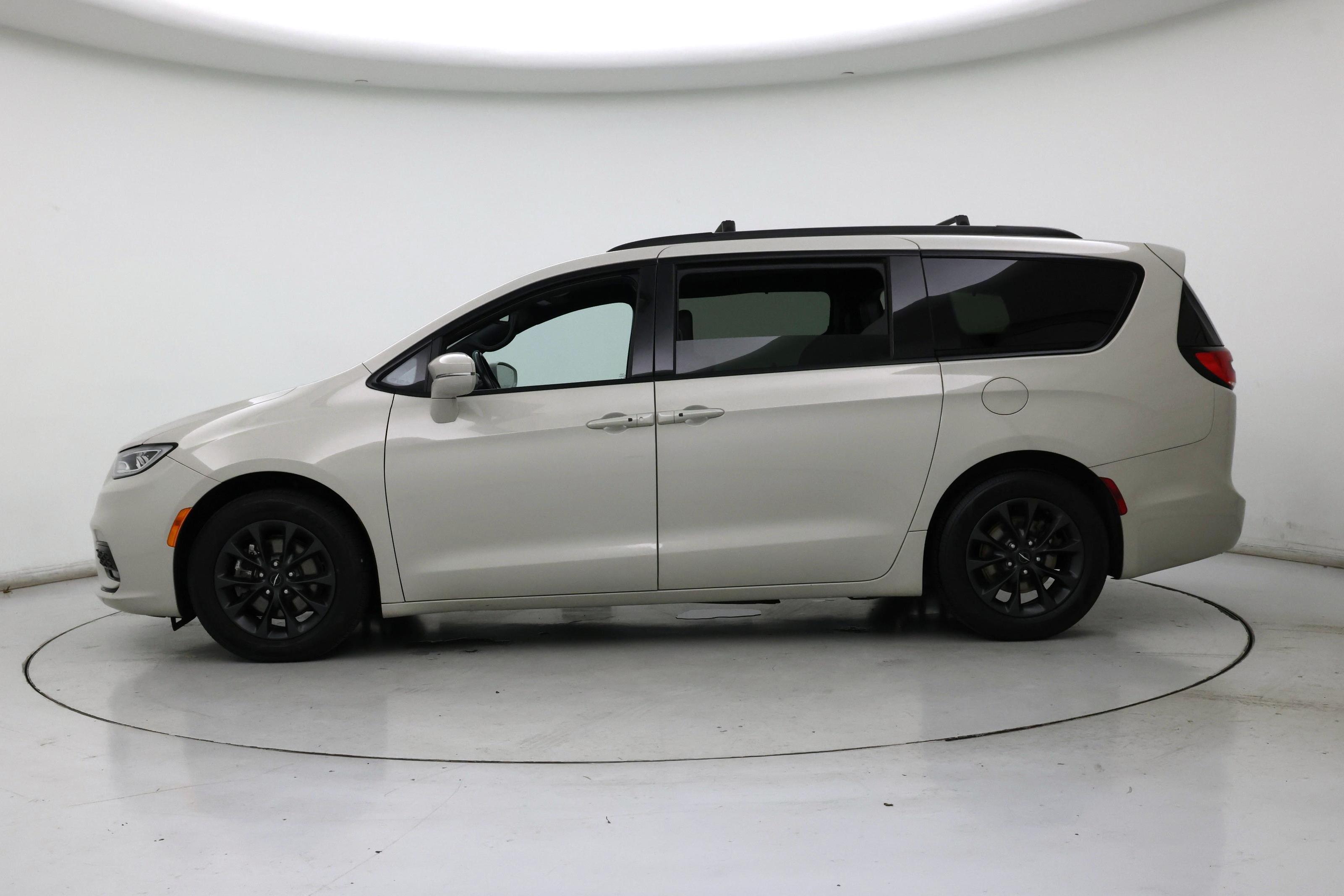 Thumbnail: 2021 Chrysler Pacifica - 3