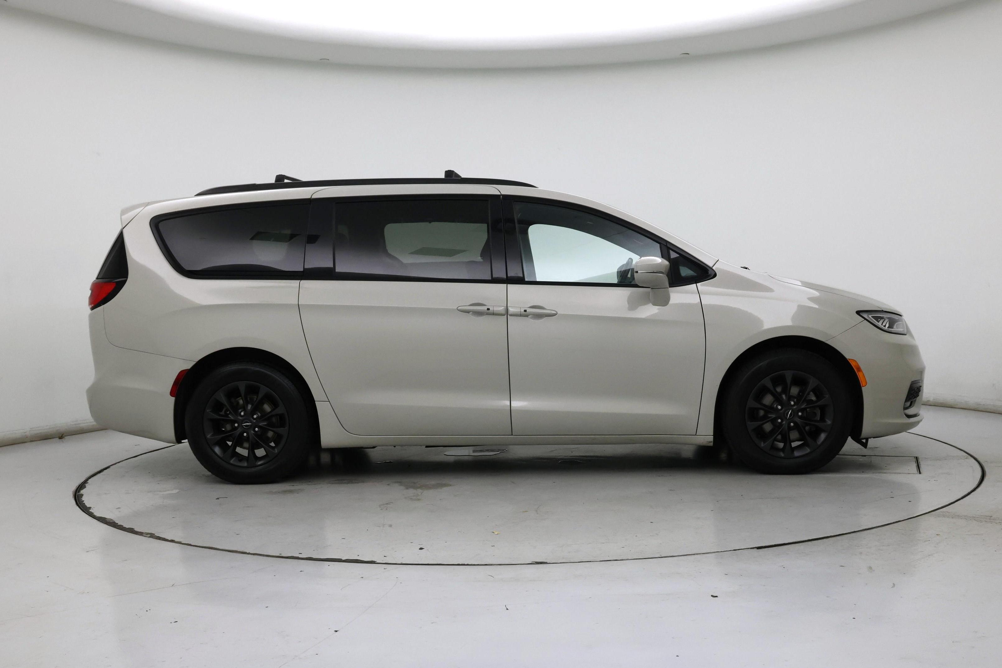 Thumbnail: 2021 Chrysler Pacifica - 7