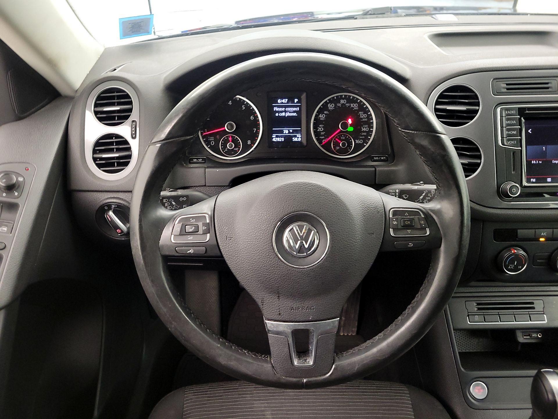Thumbnail: 2017 Volkswagen Tiguan - 10
