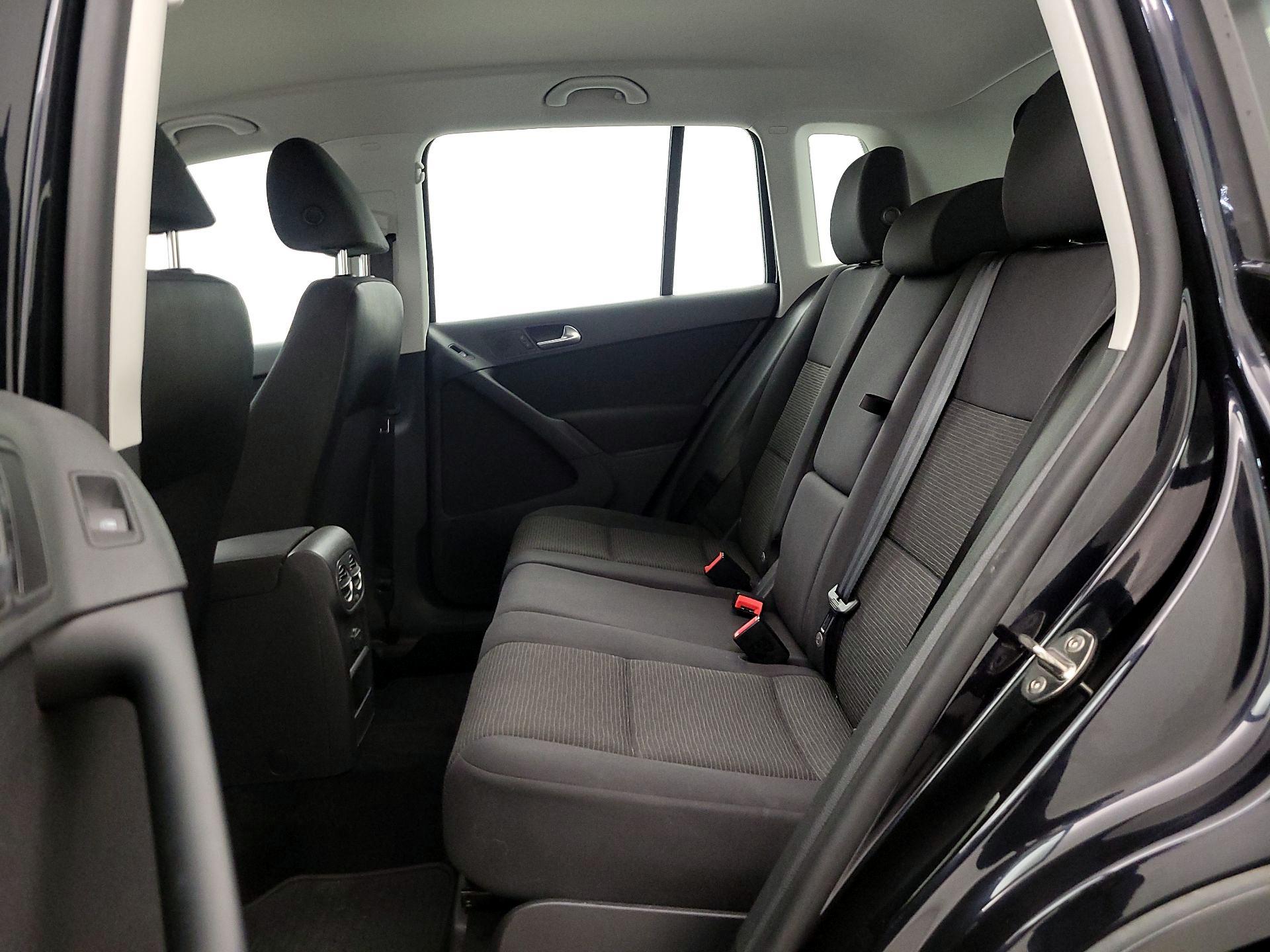 Thumbnail: 2017 Volkswagen Tiguan - 19