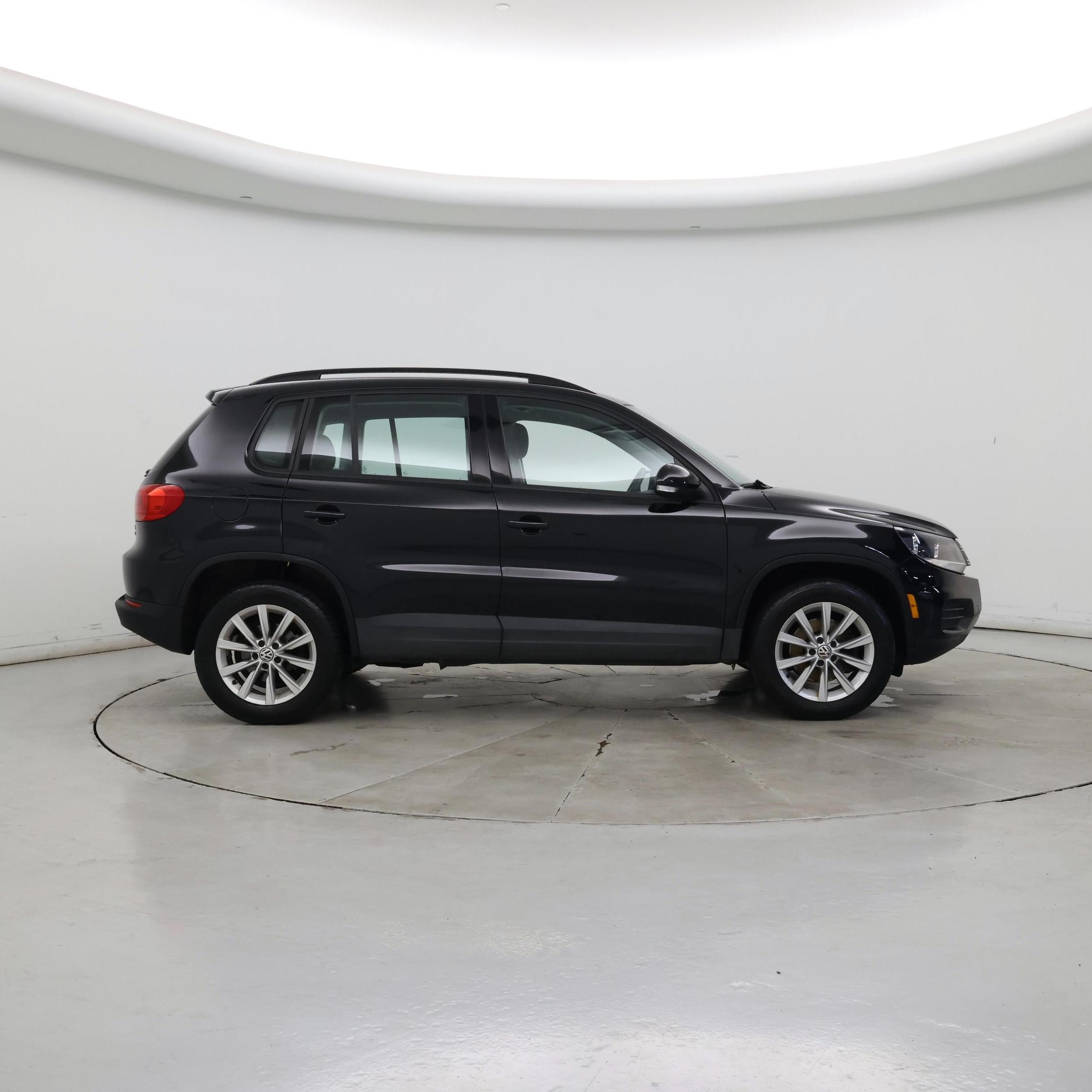 Thumbnail: 2017 Volkswagen Tiguan - 7