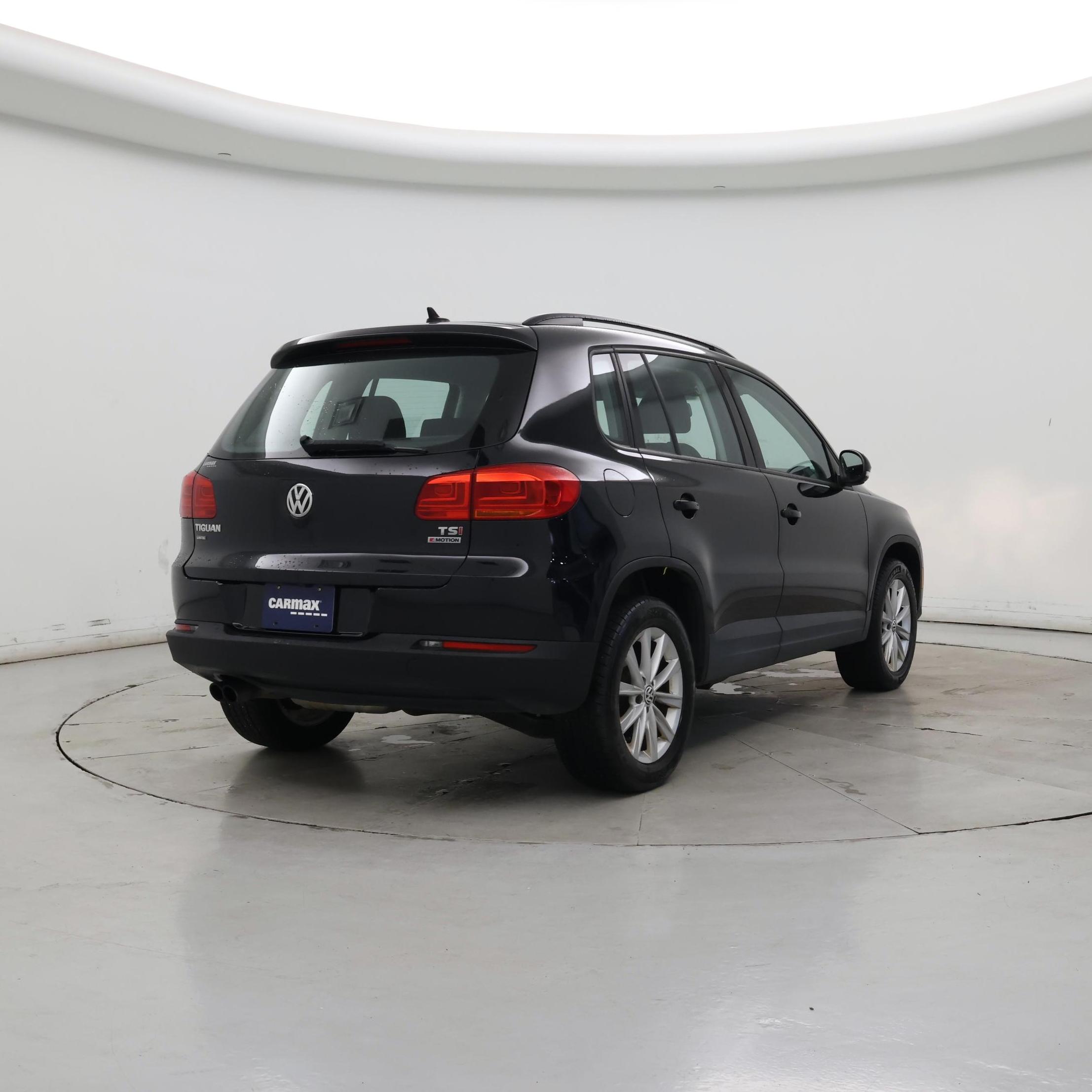 Thumbnail: 2017 Volkswagen Tiguan - 8