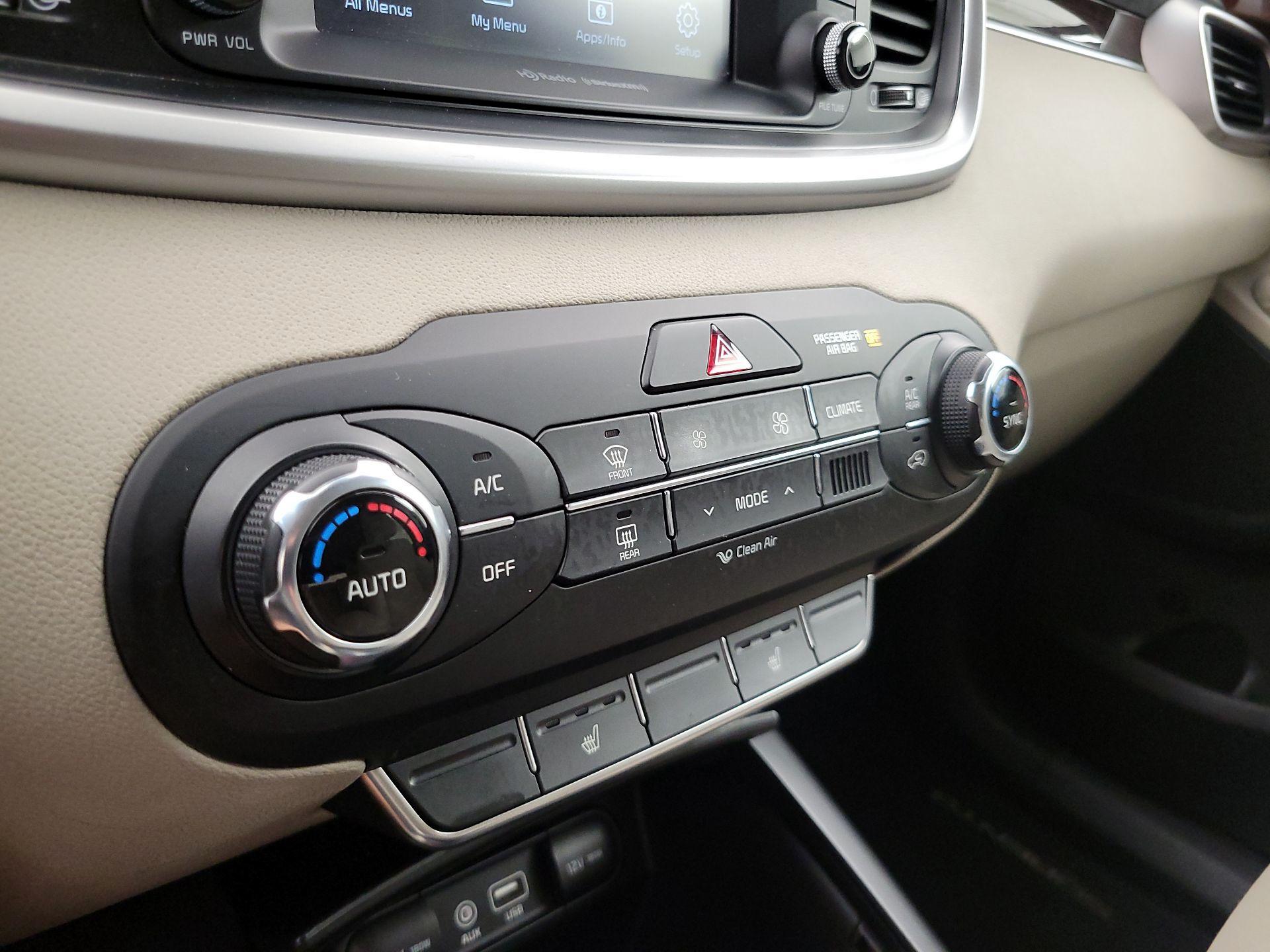 Thumbnail: 2017 Kia Sorento - 16