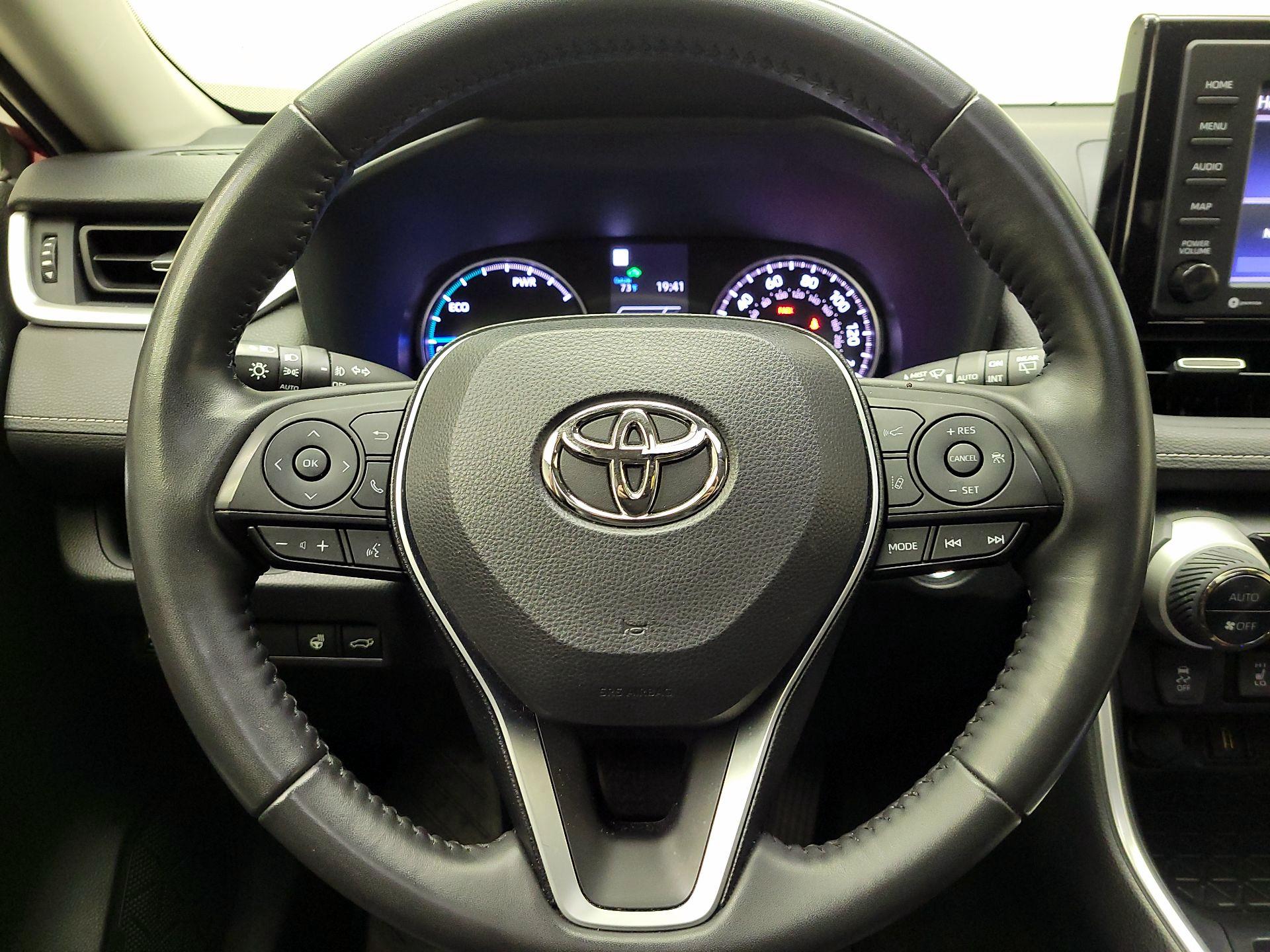 Thumbnail: 2022 Toyota RAV4 - 10