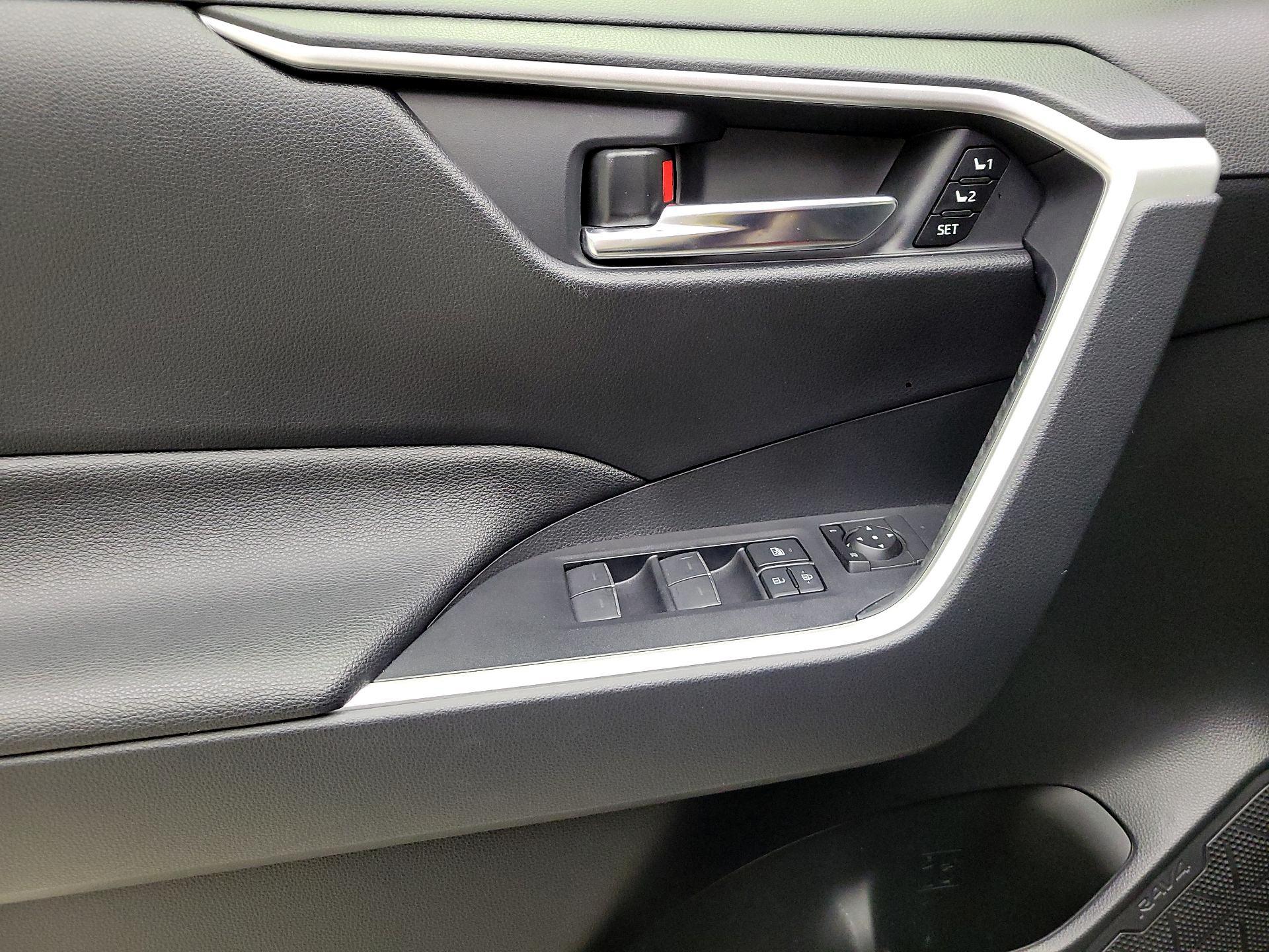 Thumbnail: 2022 Toyota RAV4 - 12