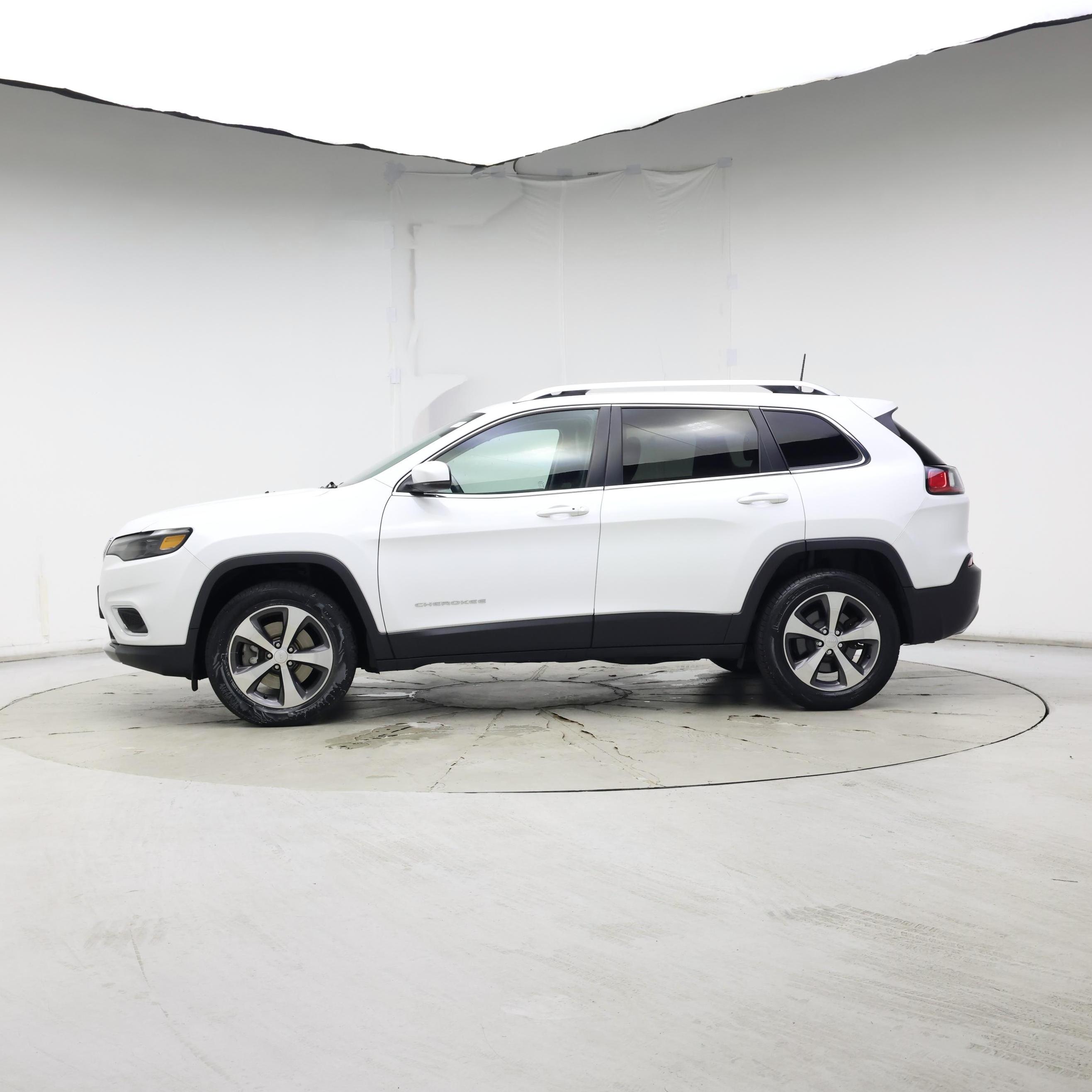 Thumbnail: 2020 Jeep Cherokee - 3