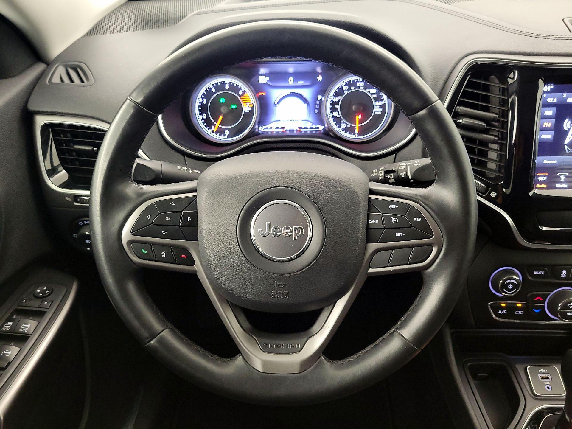 Thumbnail: 2019 Jeep Cherokee - 10