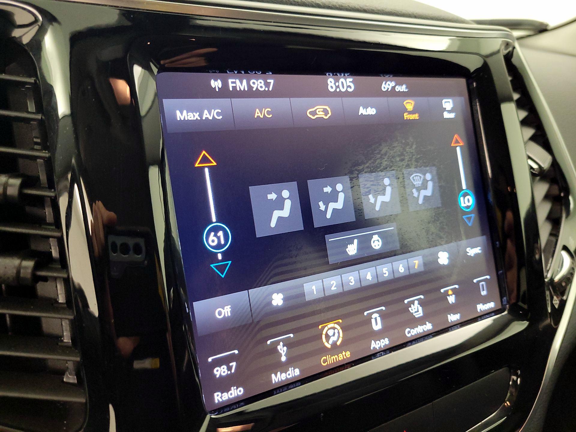 Thumbnail: 2019 Jeep Cherokee - 17