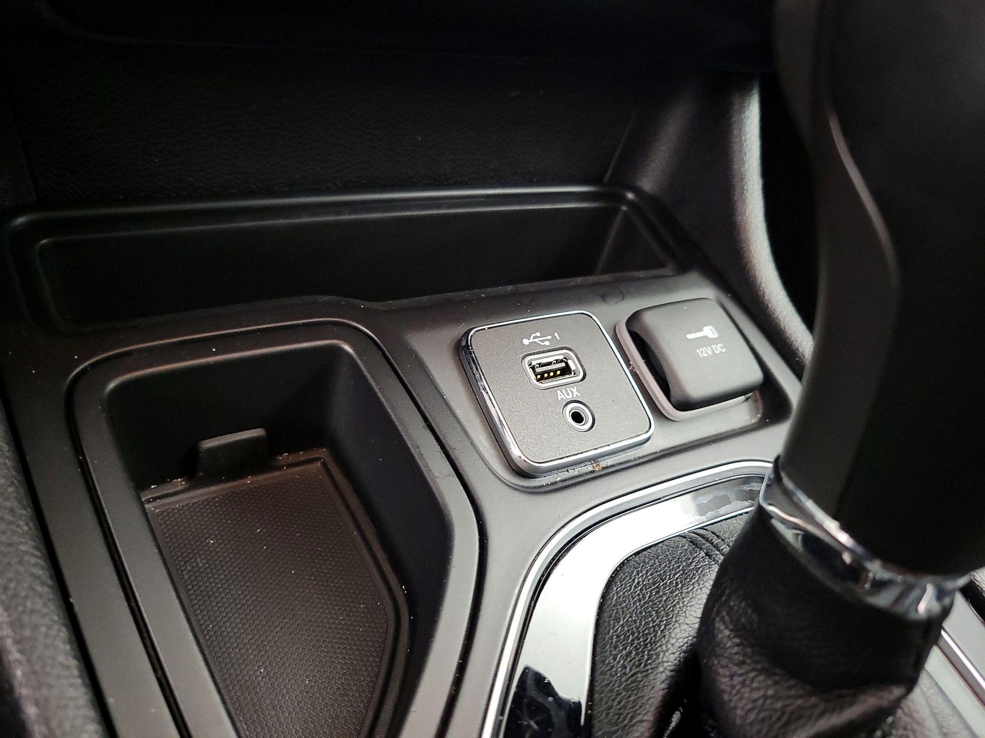 Thumbnail: 2019 Jeep Cherokee - 19