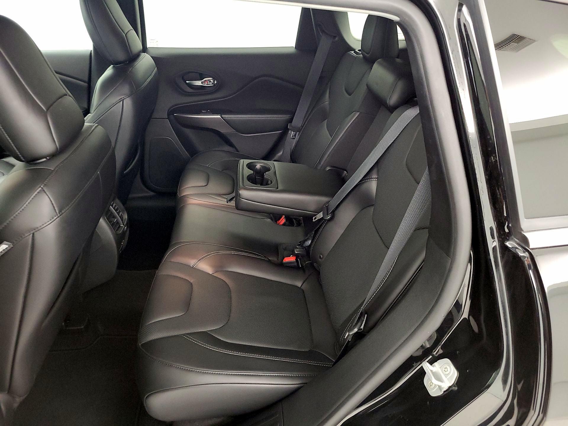 Thumbnail: 2019 Jeep Cherokee - 20