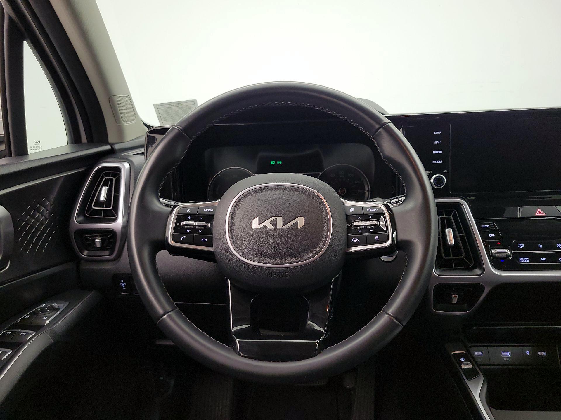 Thumbnail: 2023 Kia Sorento - 10