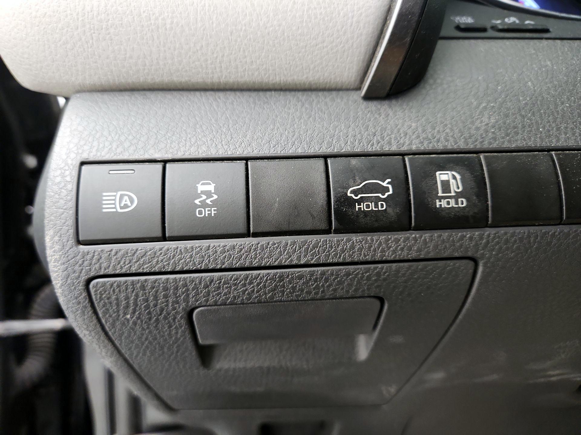 Thumbnail: 2019 Toyota Camry - 13