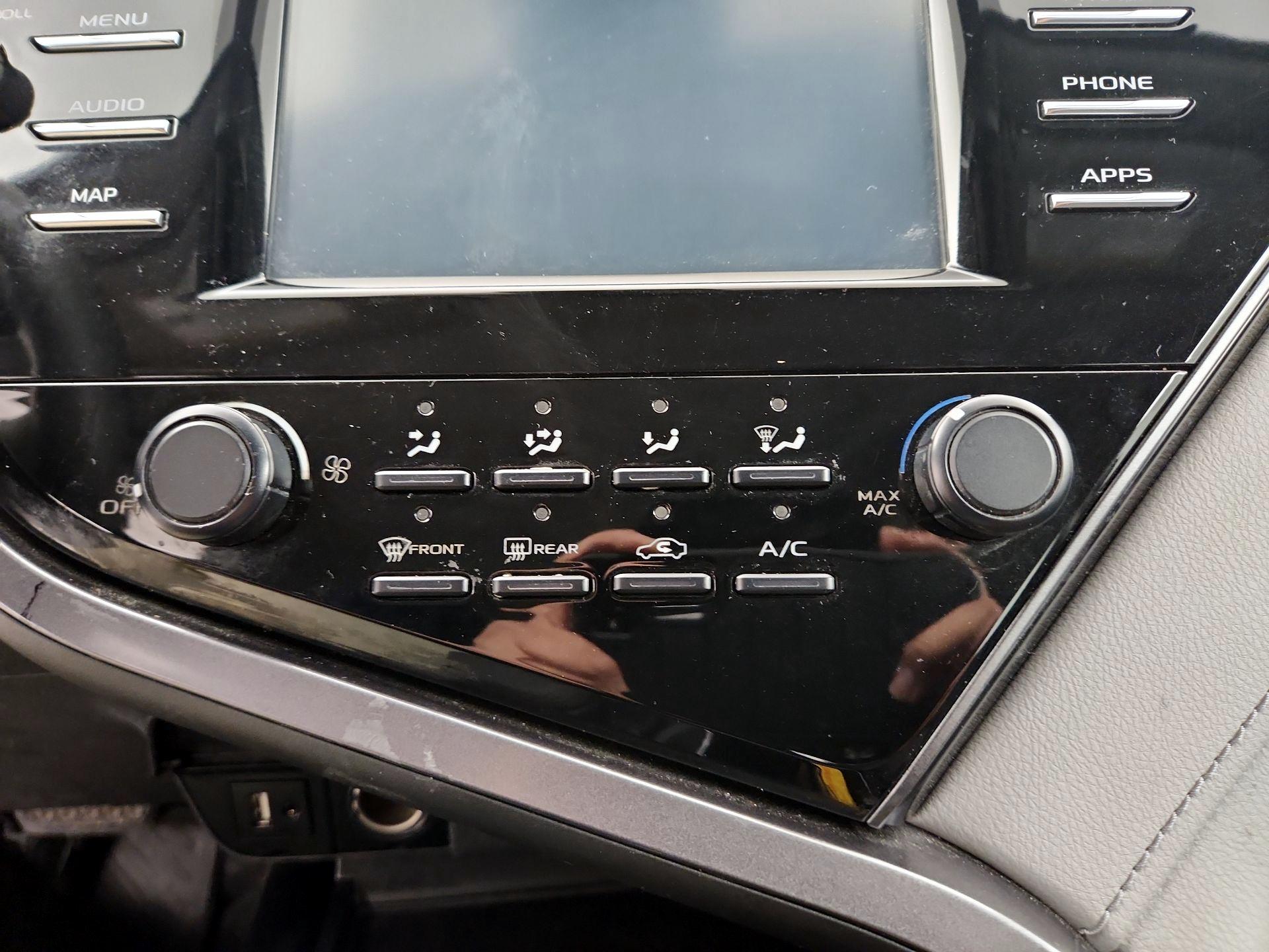 Thumbnail: 2019 Toyota Camry - 16