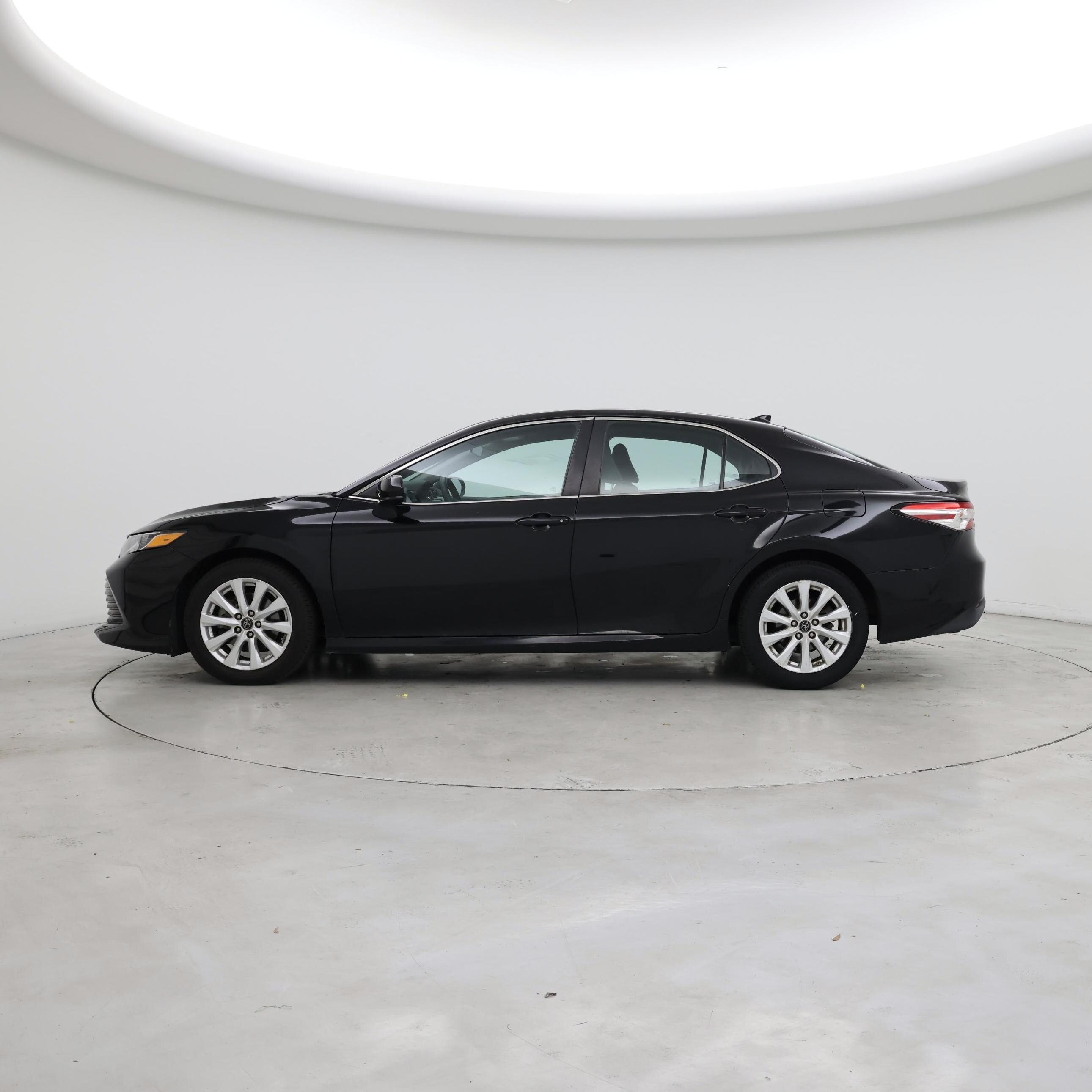 Thumbnail: 2019 Toyota Camry - 3