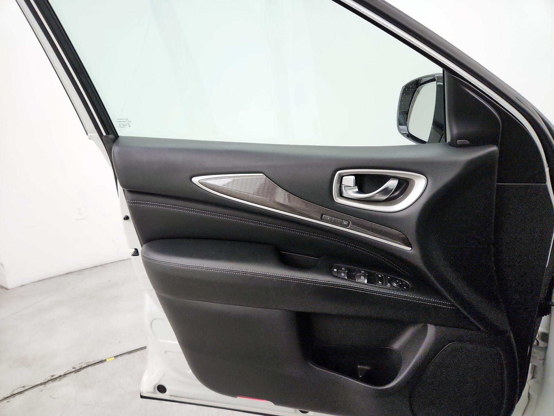 Thumbnail: 2017 INFINITI QX60 - 12
