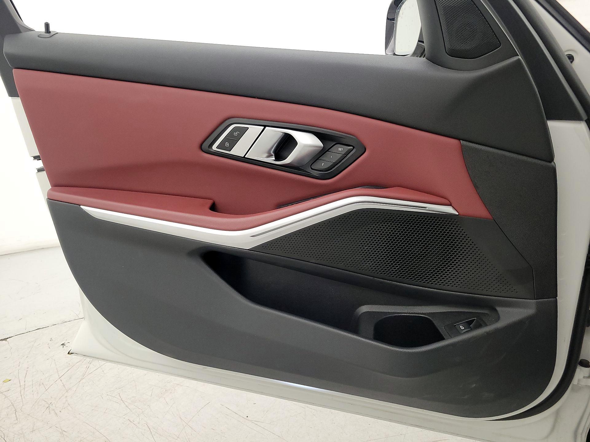 Thumbnail: 2022 BMW 3 Series - 12