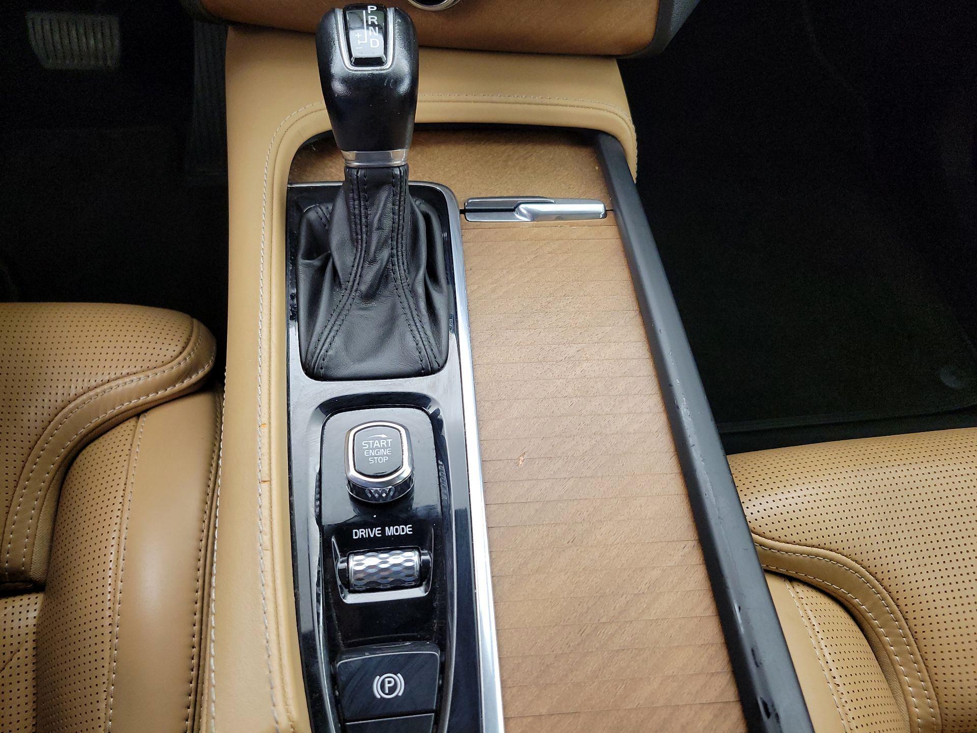 Thumbnail: 2019 Volvo XC90 - 18